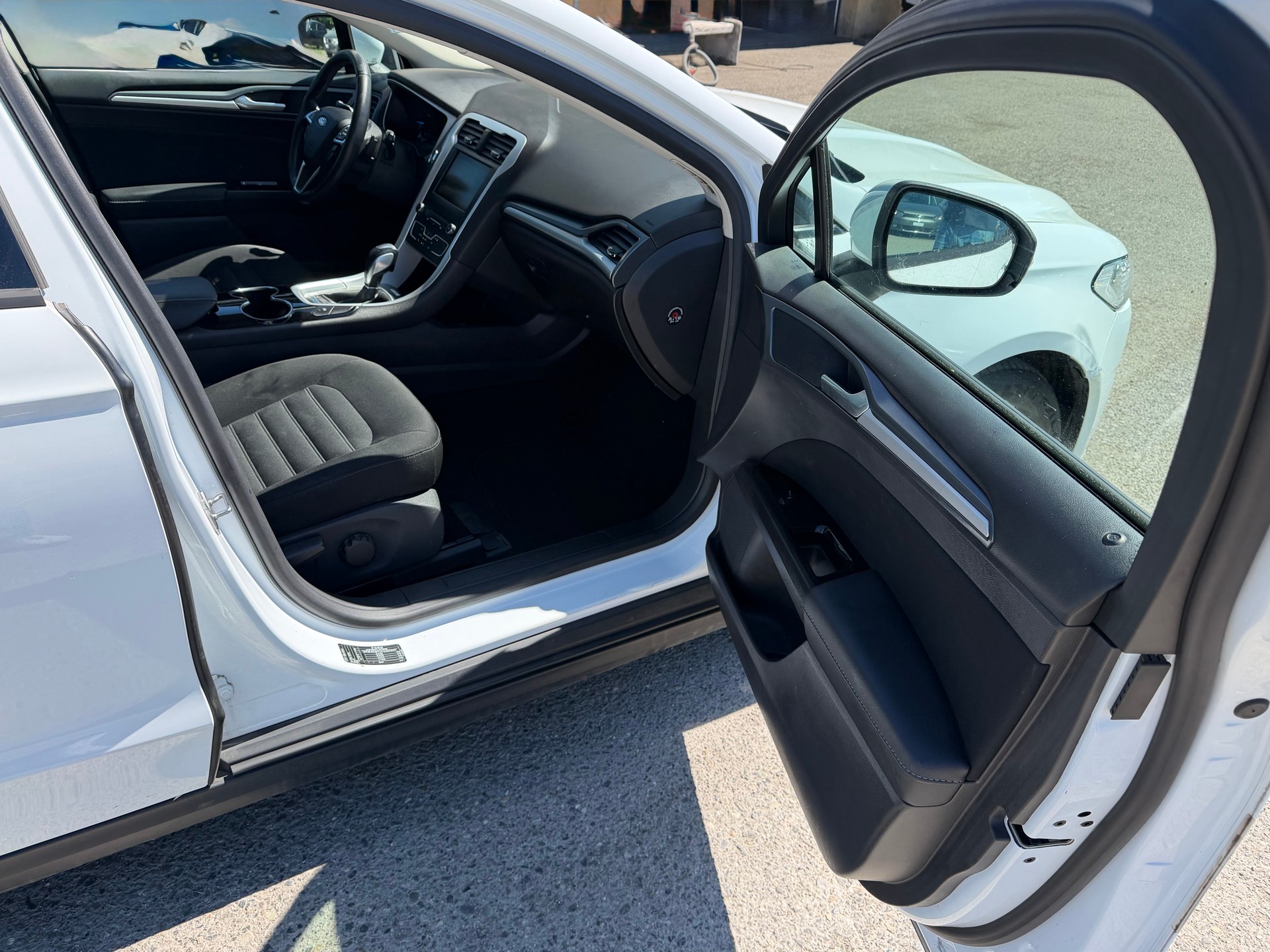 FORD Mondeo 2.0 TDCi Ambiente Powershift-image-9