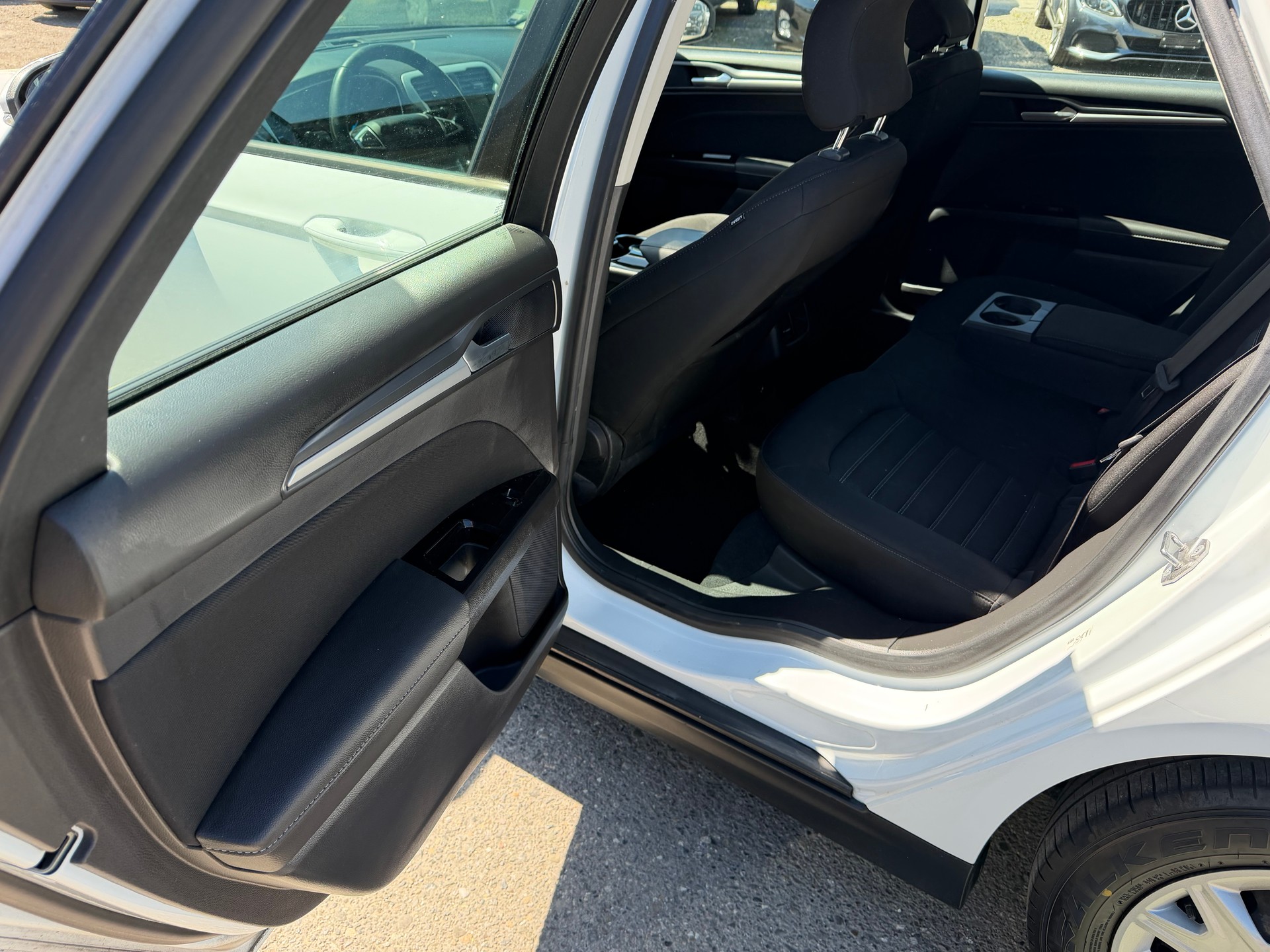 FORD Mondeo 2.0 TDCi Ambiente Powershift-image-12
