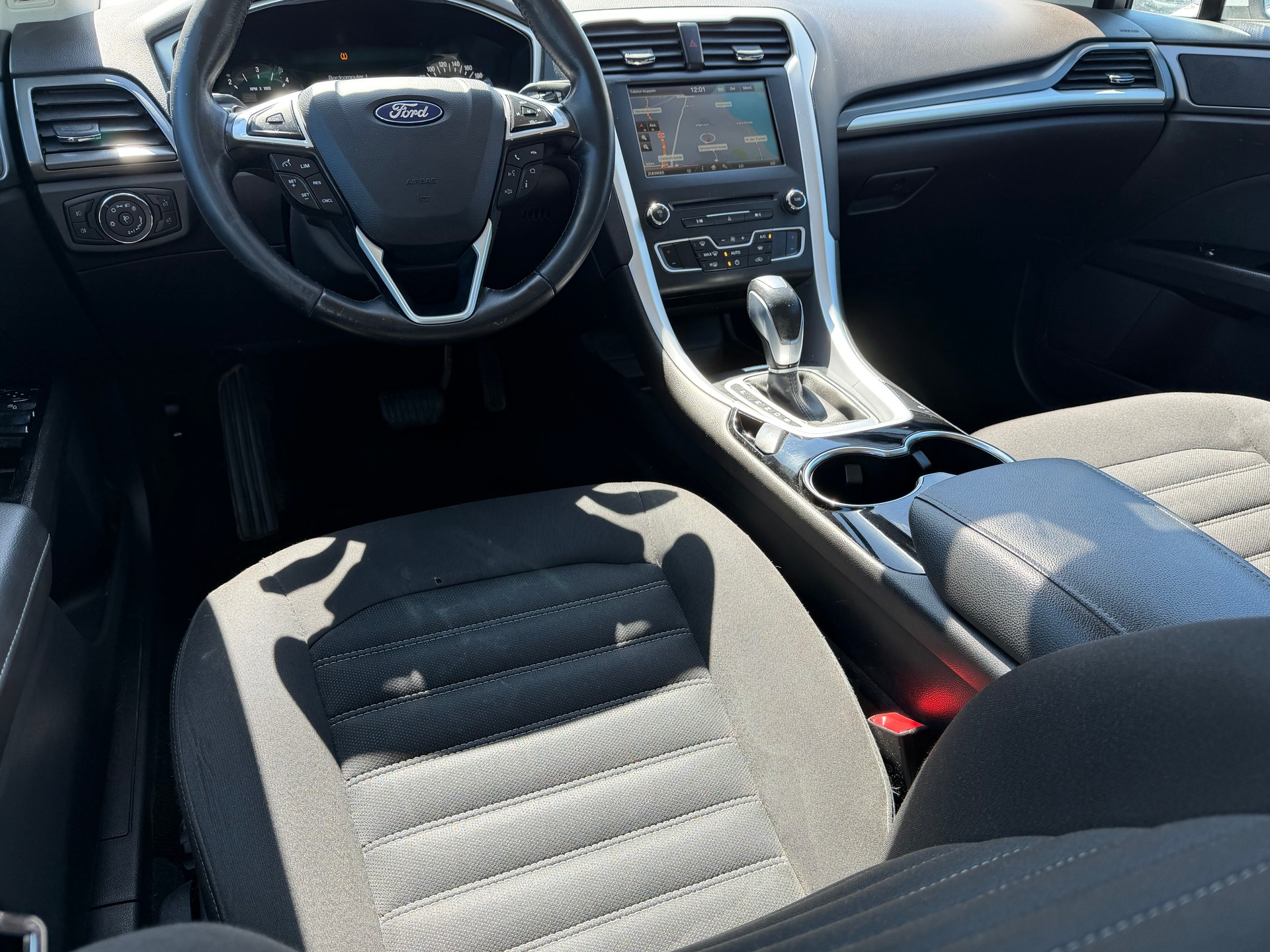 FORD Mondeo 2.0 TDCi Ambiente Powershift-image-14