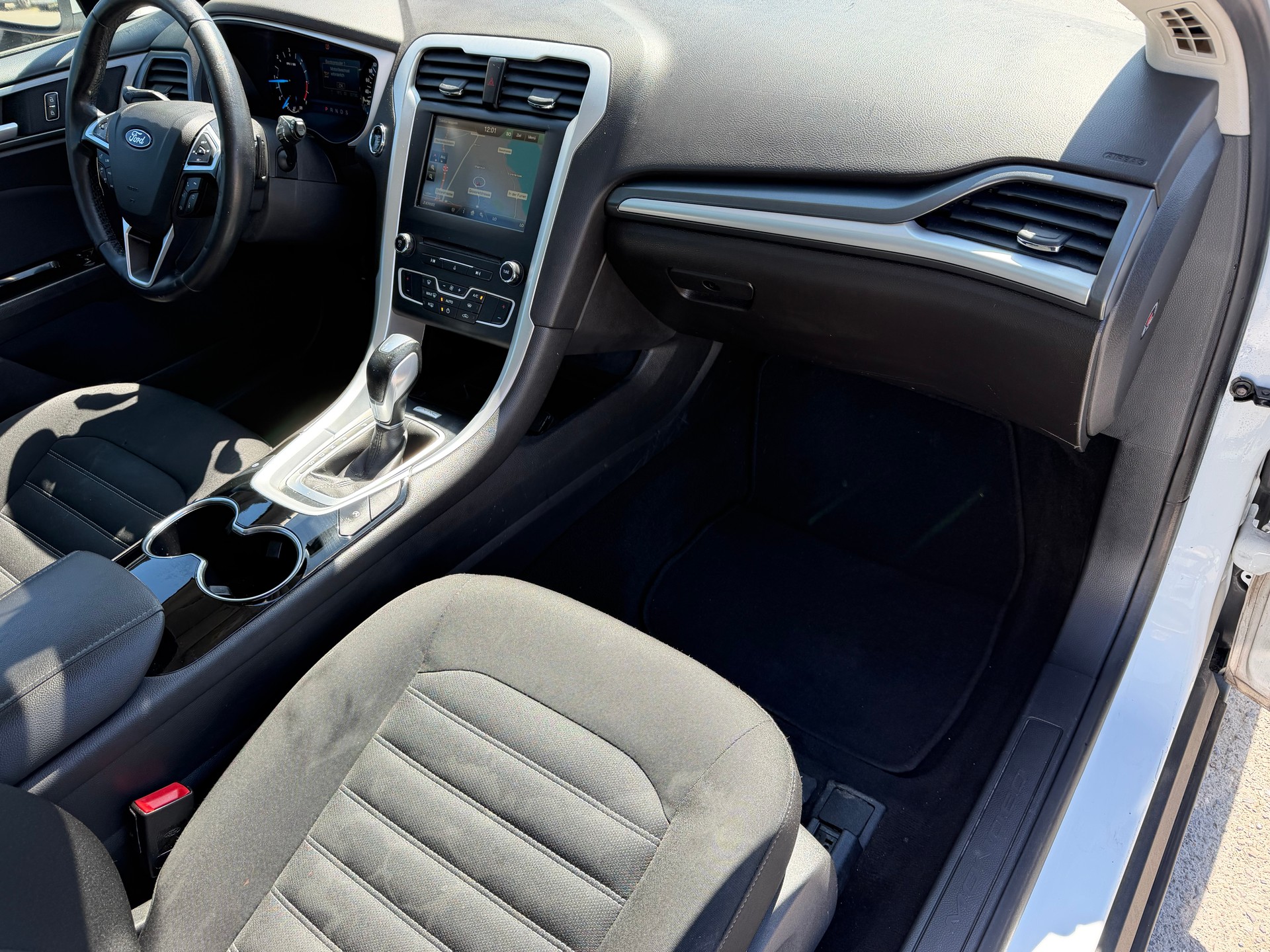 FORD Mondeo 2.0 TDCi Ambiente Powershift-image-16