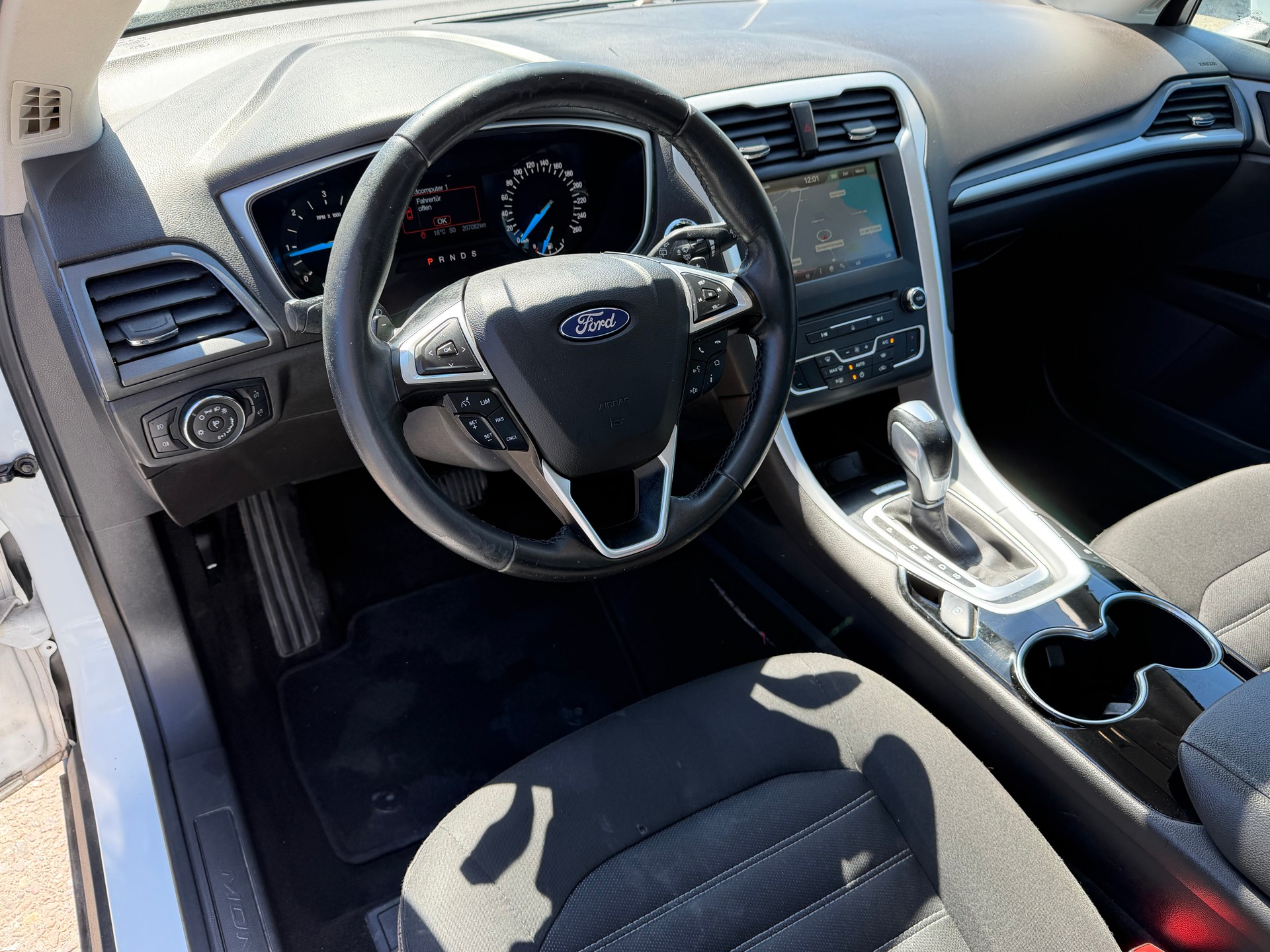 FORD Mondeo 2.0 TDCi Ambiente Powershift-image-19