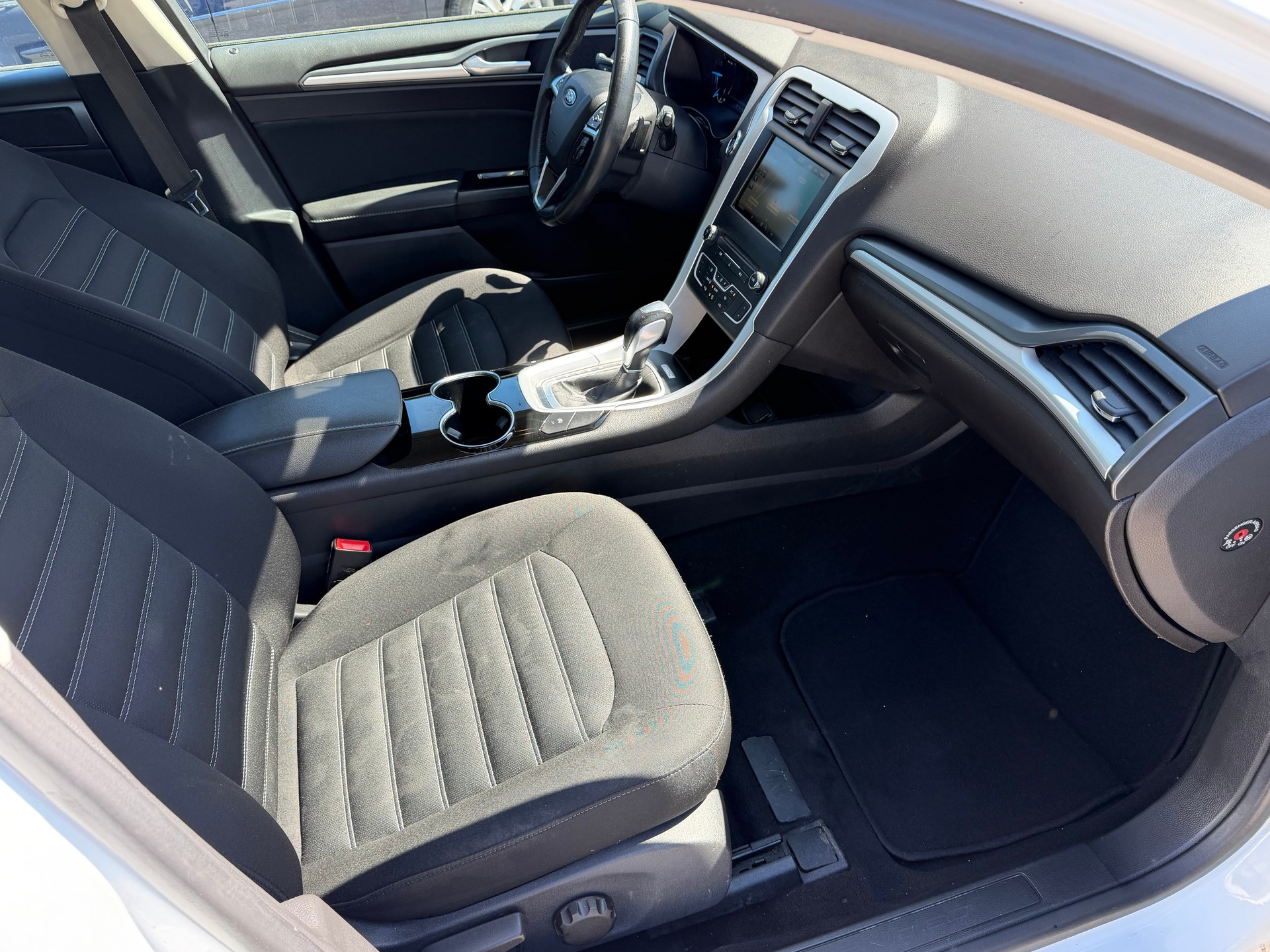 FORD Mondeo 2.0 TDCi Ambiente Powershift-image-17