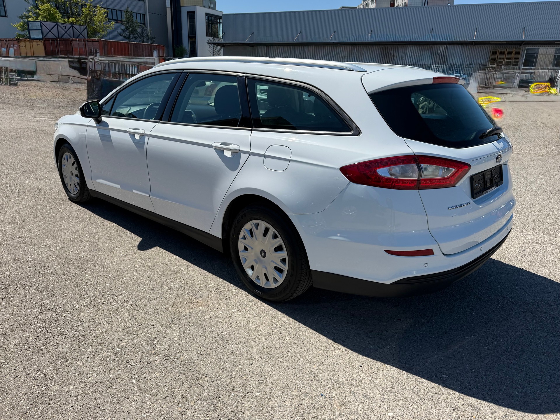 FORD Mondeo 2.0 TDCi Ambiente Powershift-image-7