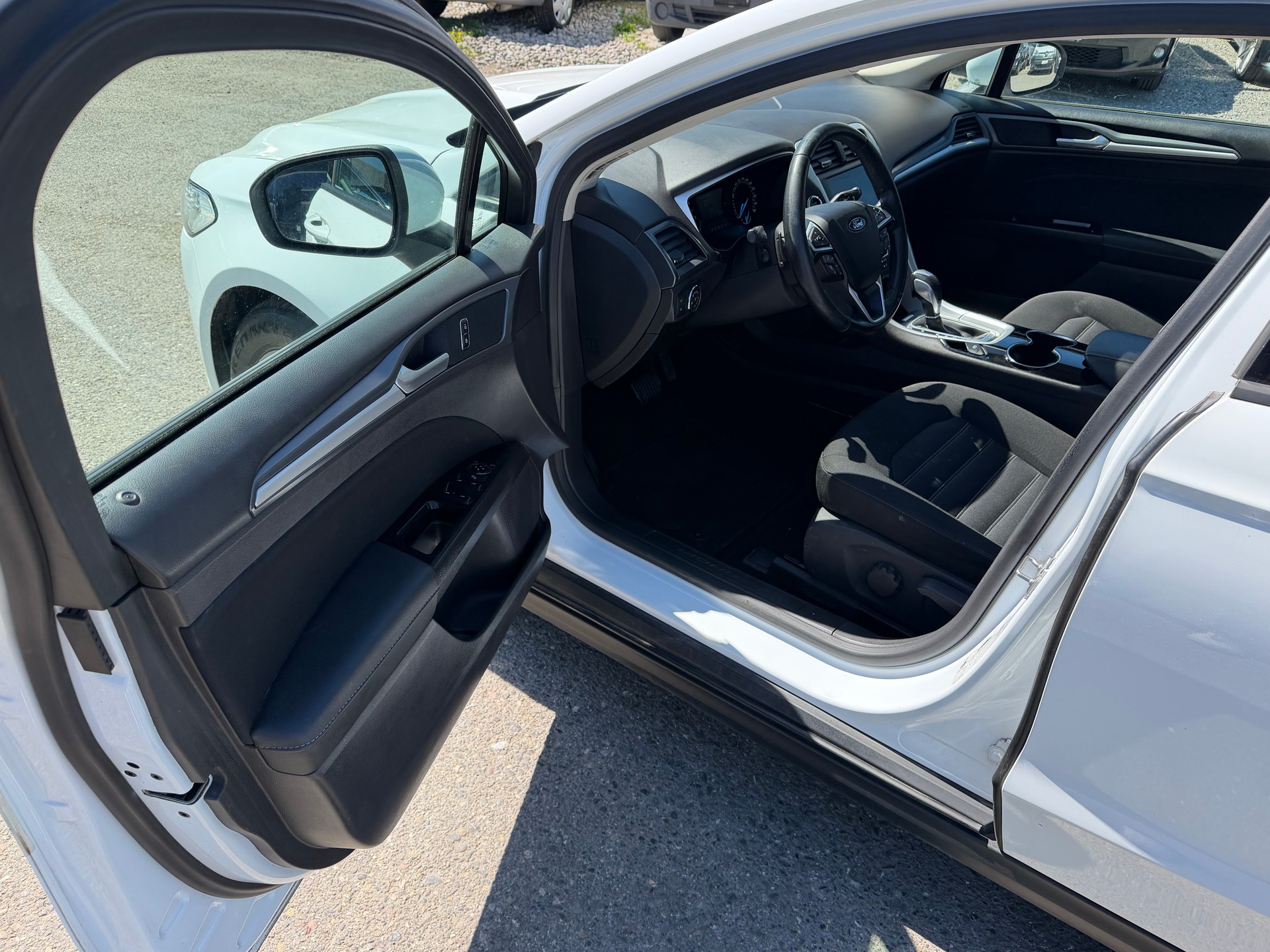 FORD Mondeo 2.0 TDCi Ambiente Powershift-image-15