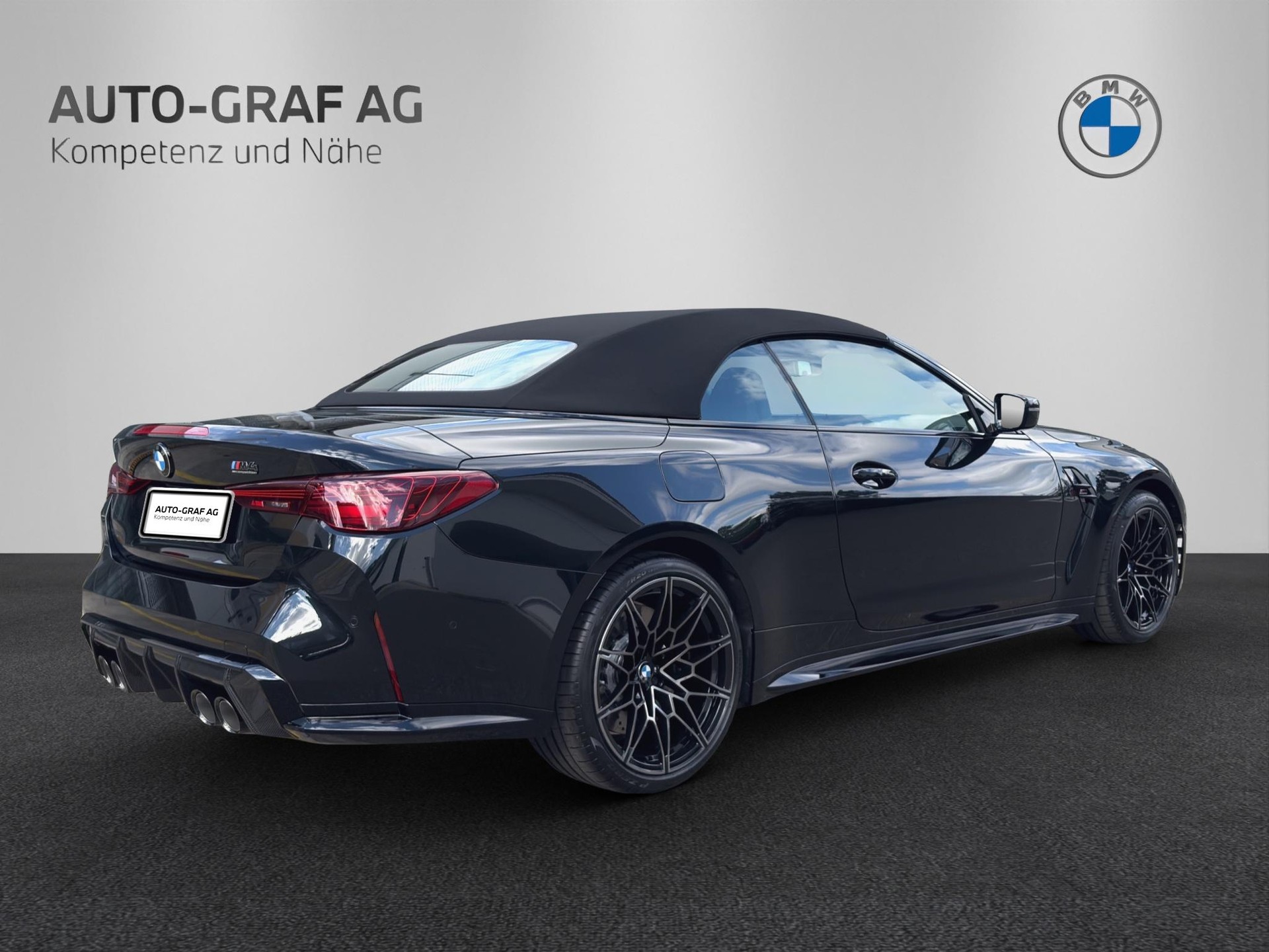 BMW M4 Competition xDrive Cabrio-image-4