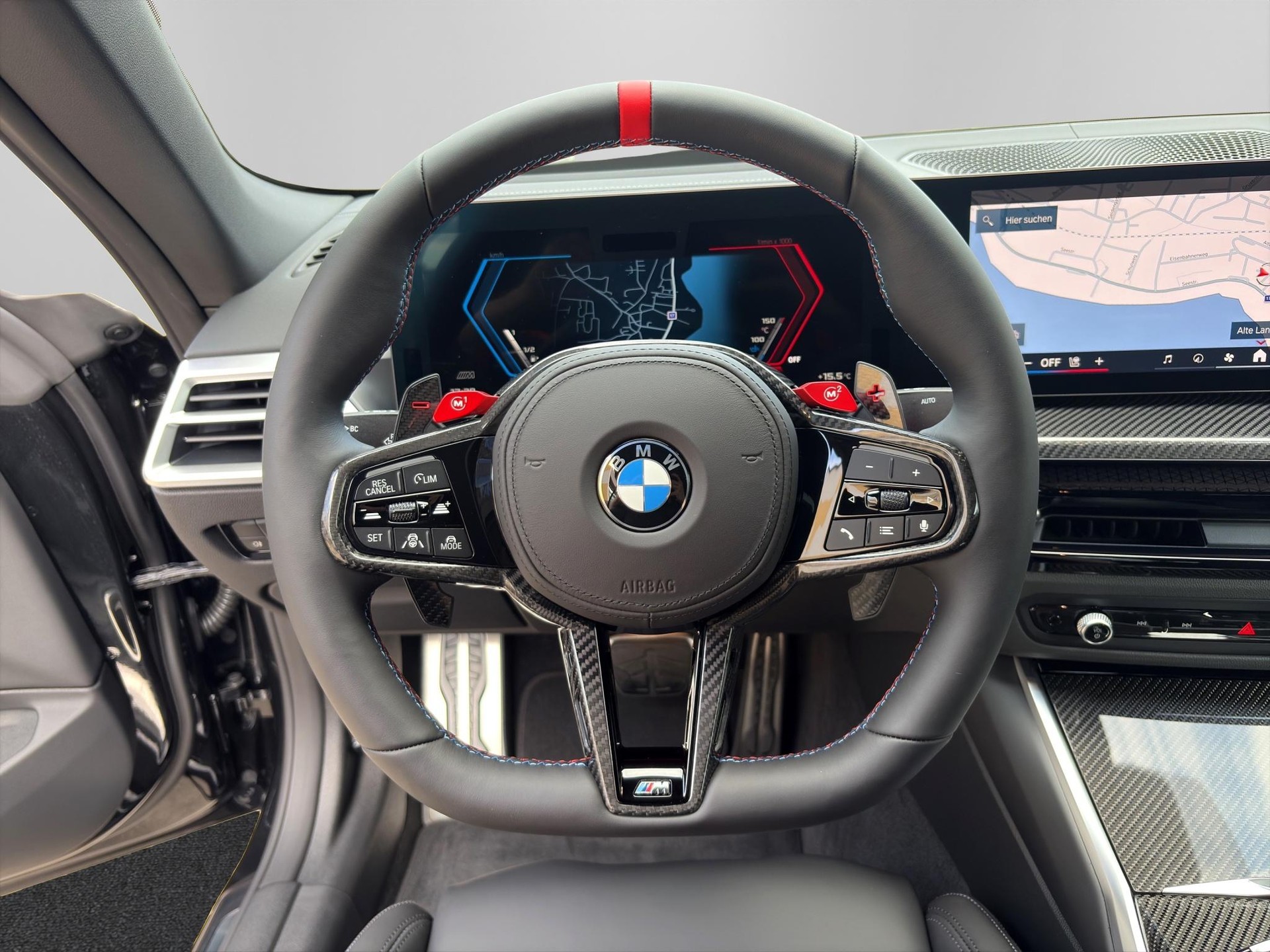BMW M4 Competition xDrive Cabrio-image-13