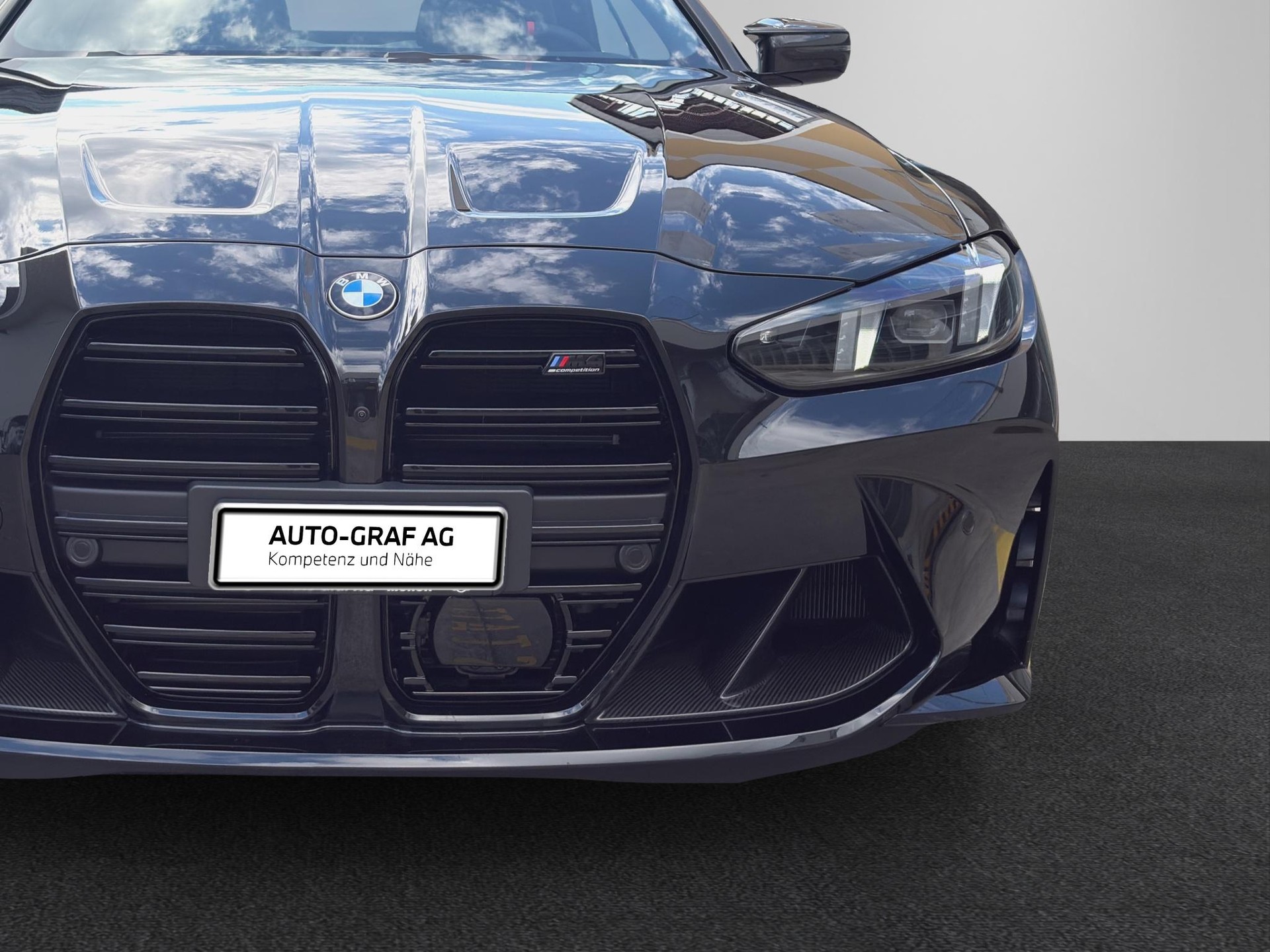 BMW M4 Competition xDrive Cabrio-image-8