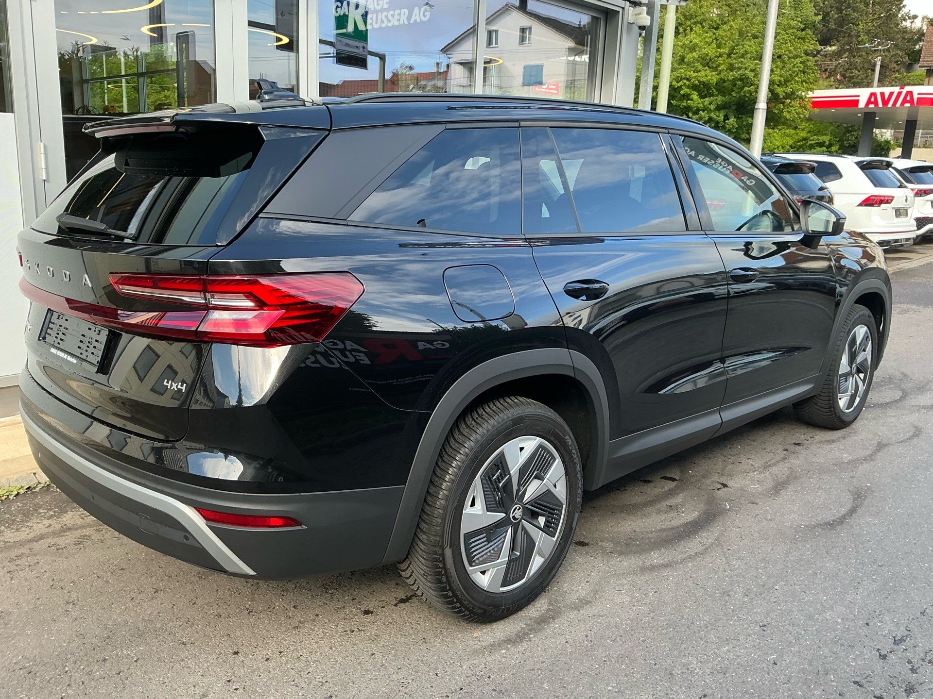 SKODA Kodiaq 2.0 TSI 204 PS 4x4 SELECTION *** PANORAMAGLASDACH, ANHÄNGEKUPPLUNG & 7 SITZER ***-showroom-element-3