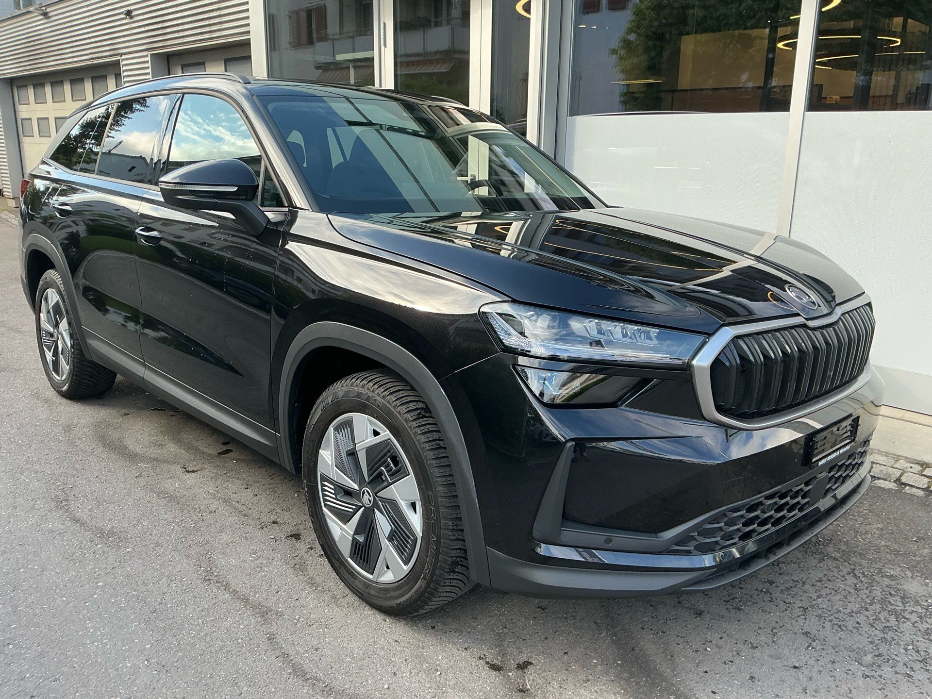 SKODA Kodiaq 2.0 TSI 204 PS 4x4 SELECTION *** PANORAMAGLASDACH, ANHÄNGEKUPPLUNG & 7 SITZER ***-showroom-element-2