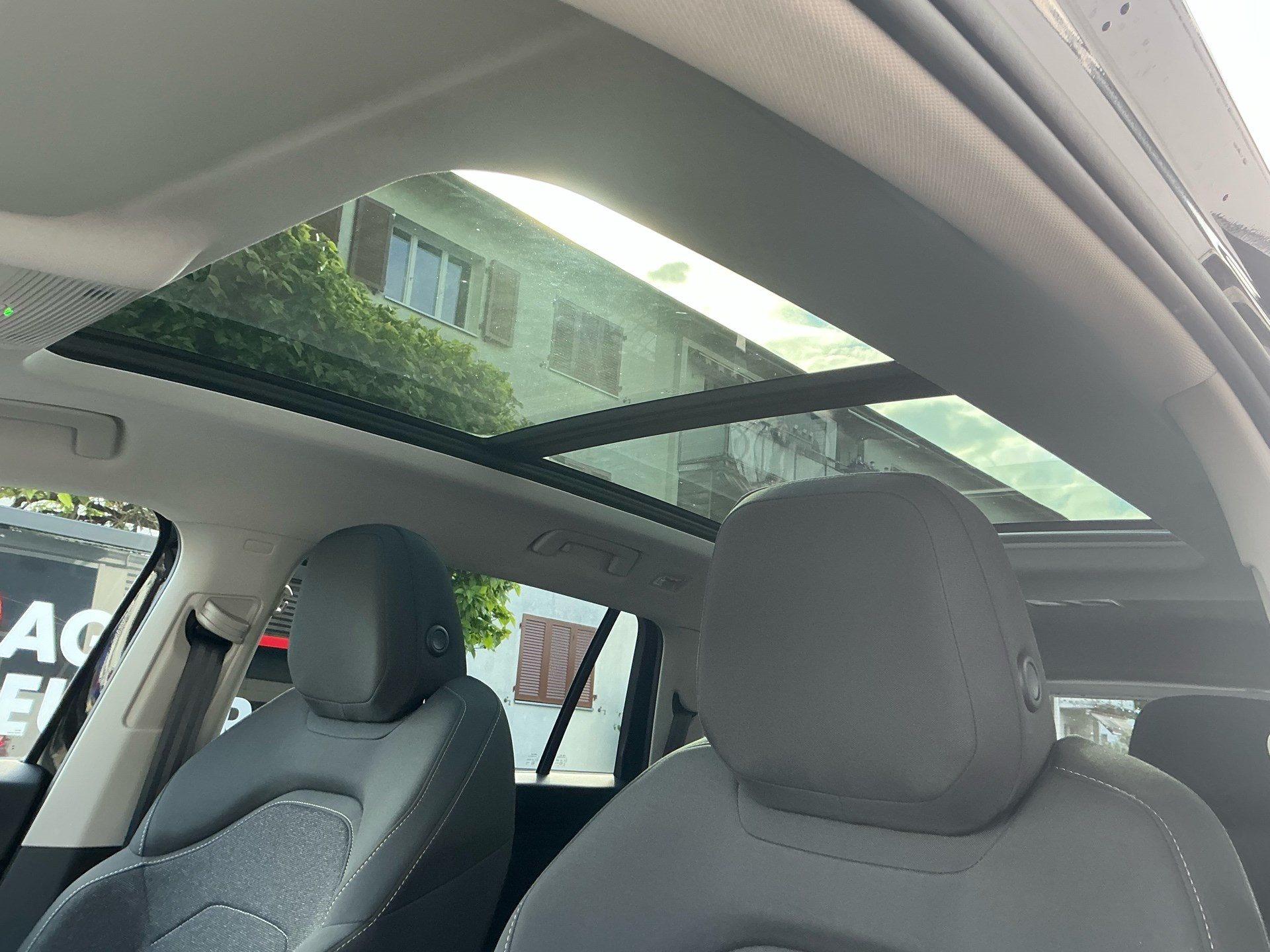 SKODA Kodiaq 2.0 TSI 204 PS 4x4 SELECTION *** PANORAMAGLASDACH, ANHÄNGEKUPPLUNG & 7 SITZER ***-image-8