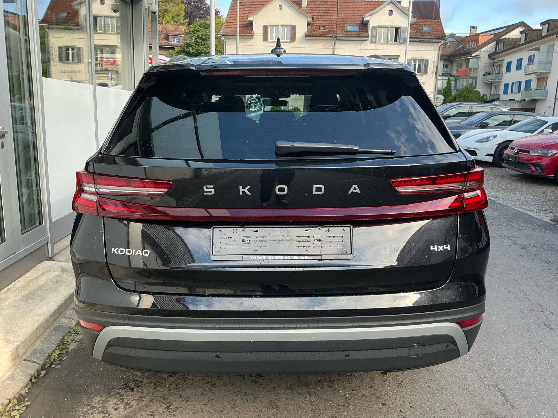 SKODA Kodiaq 2.0 TSI 204 PS 4x4 SELECTION *** PANORAMAGLASDACH, ANHÄNGEKUPPLUNG & 7 SITZER ***-image-4