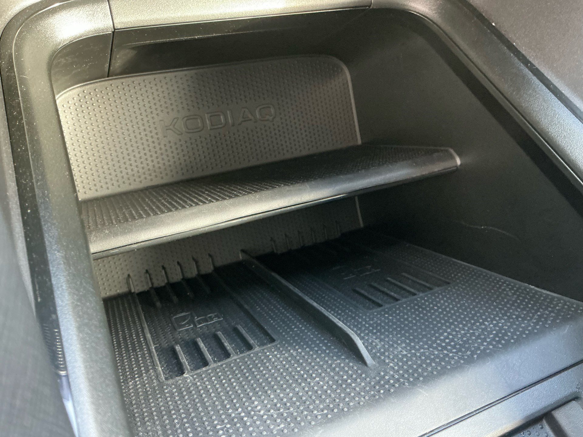 SKODA Kodiaq 2.0 TSI 204 PS 4x4 SELECTION *** PANORAMAGLASDACH, ANHÄNGEKUPPLUNG & 7 SITZER ***-image-23