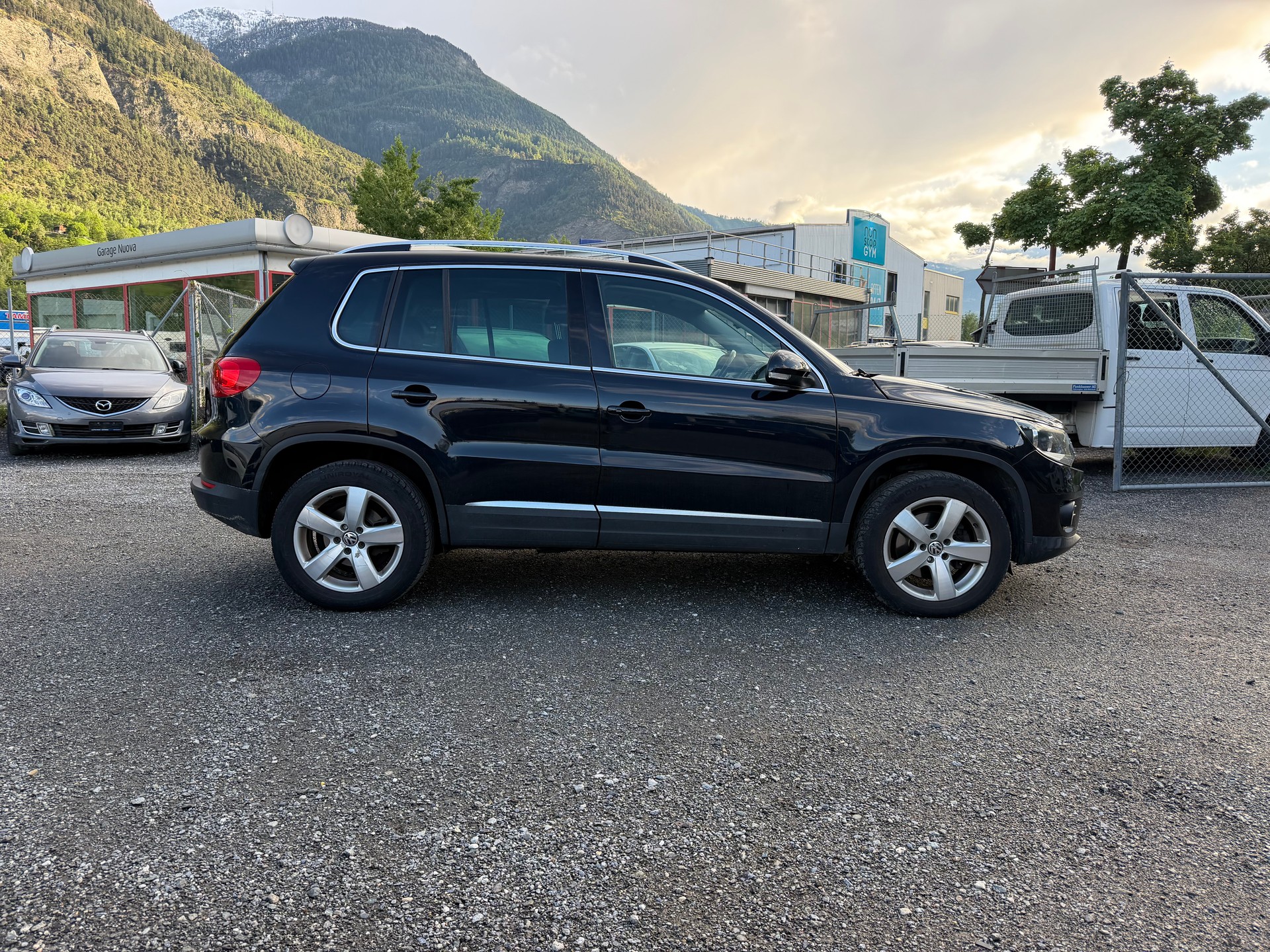VW Tiguan 2.0 Tsi-showroom-element-3