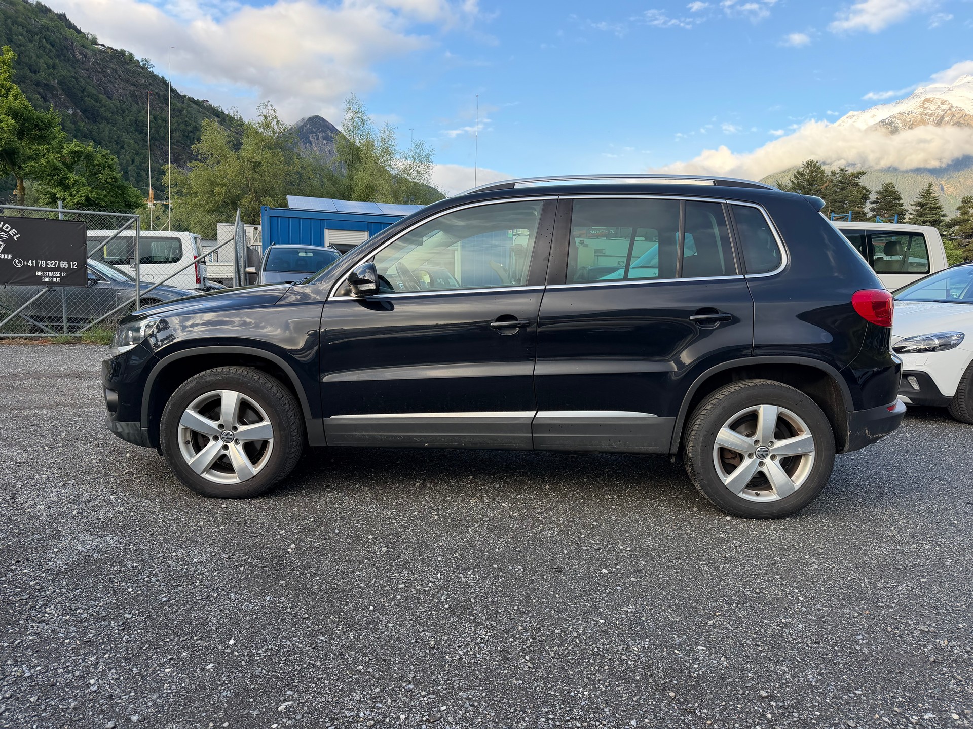 VW Tiguan 2.0 Tsi-showroom-element-1