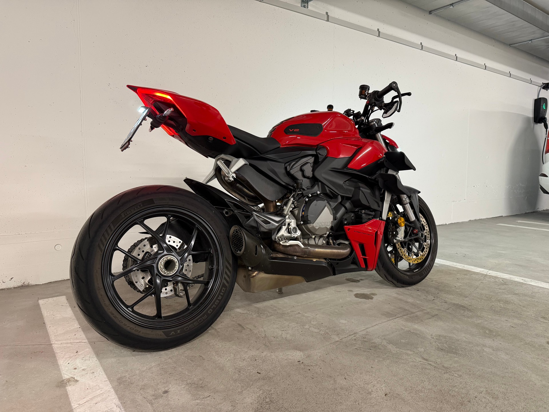 DUCATI Streetfighter V2-image-3