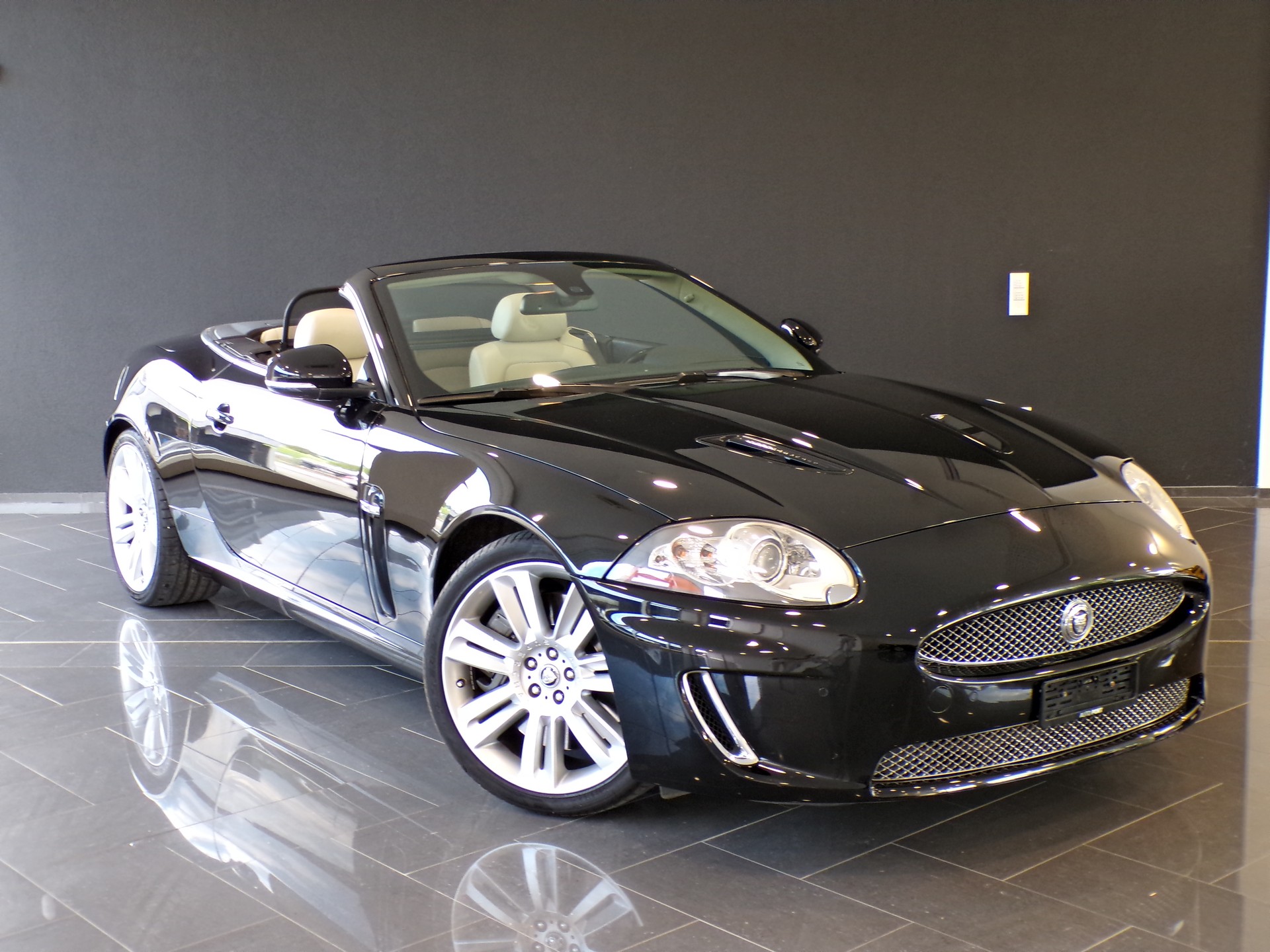 JAGUAR XKR 5.0 V8 SC Automatic-showroom-element-2