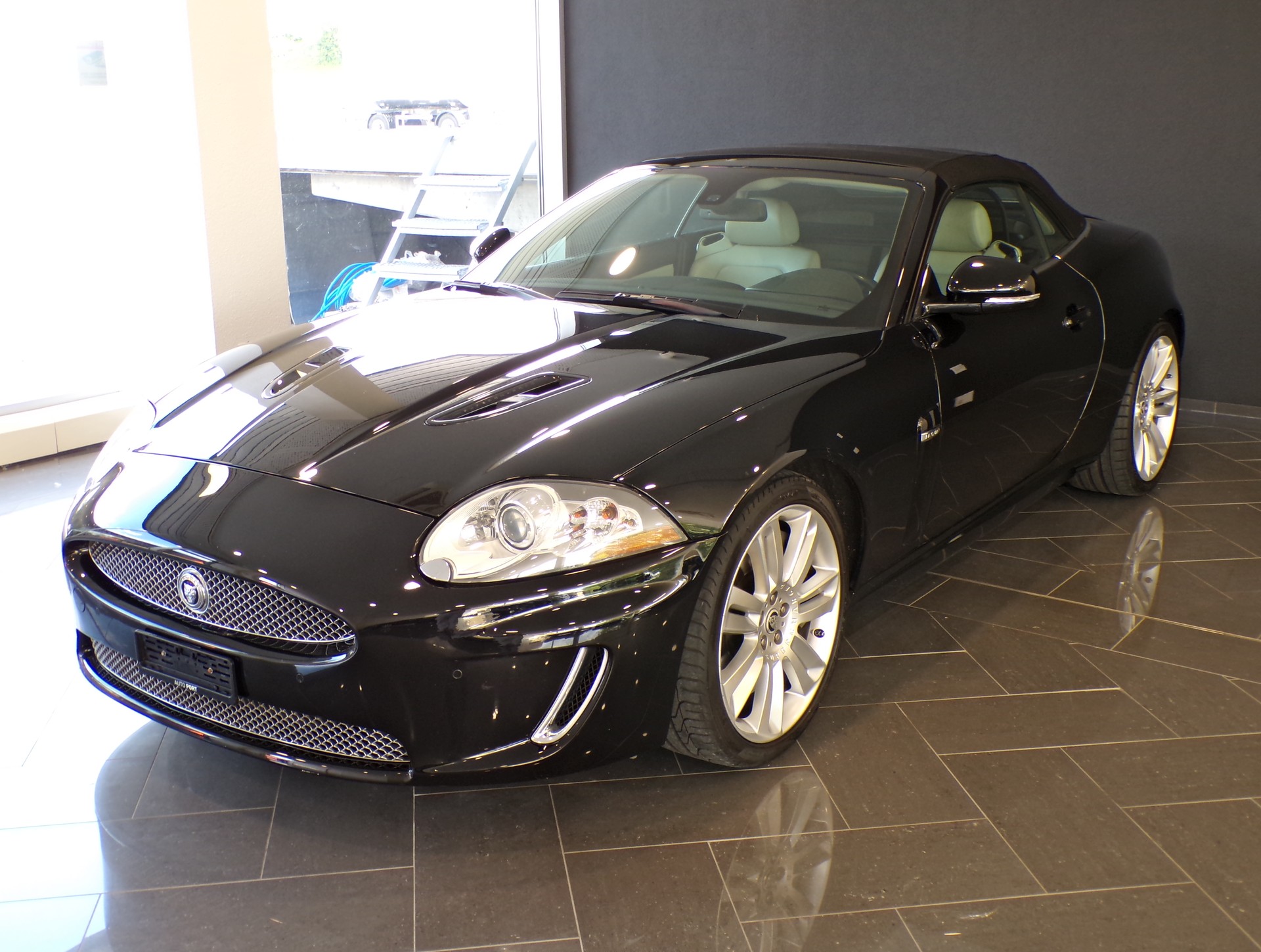JAGUAR XKR 5.0 V8 SC Automatic-showroom-element-3