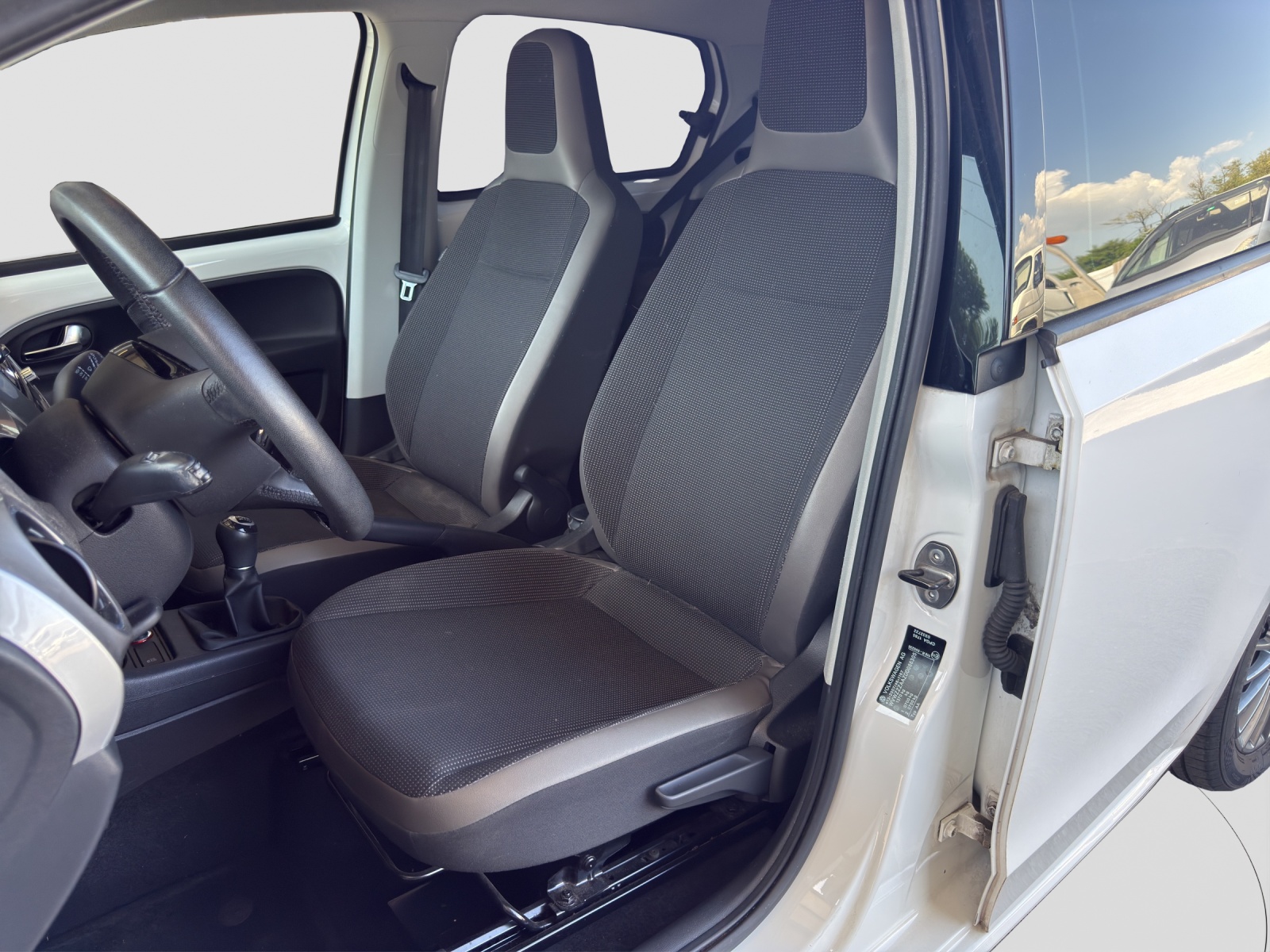 VW Up 1.0 BMT EcoFuel move up-image-11