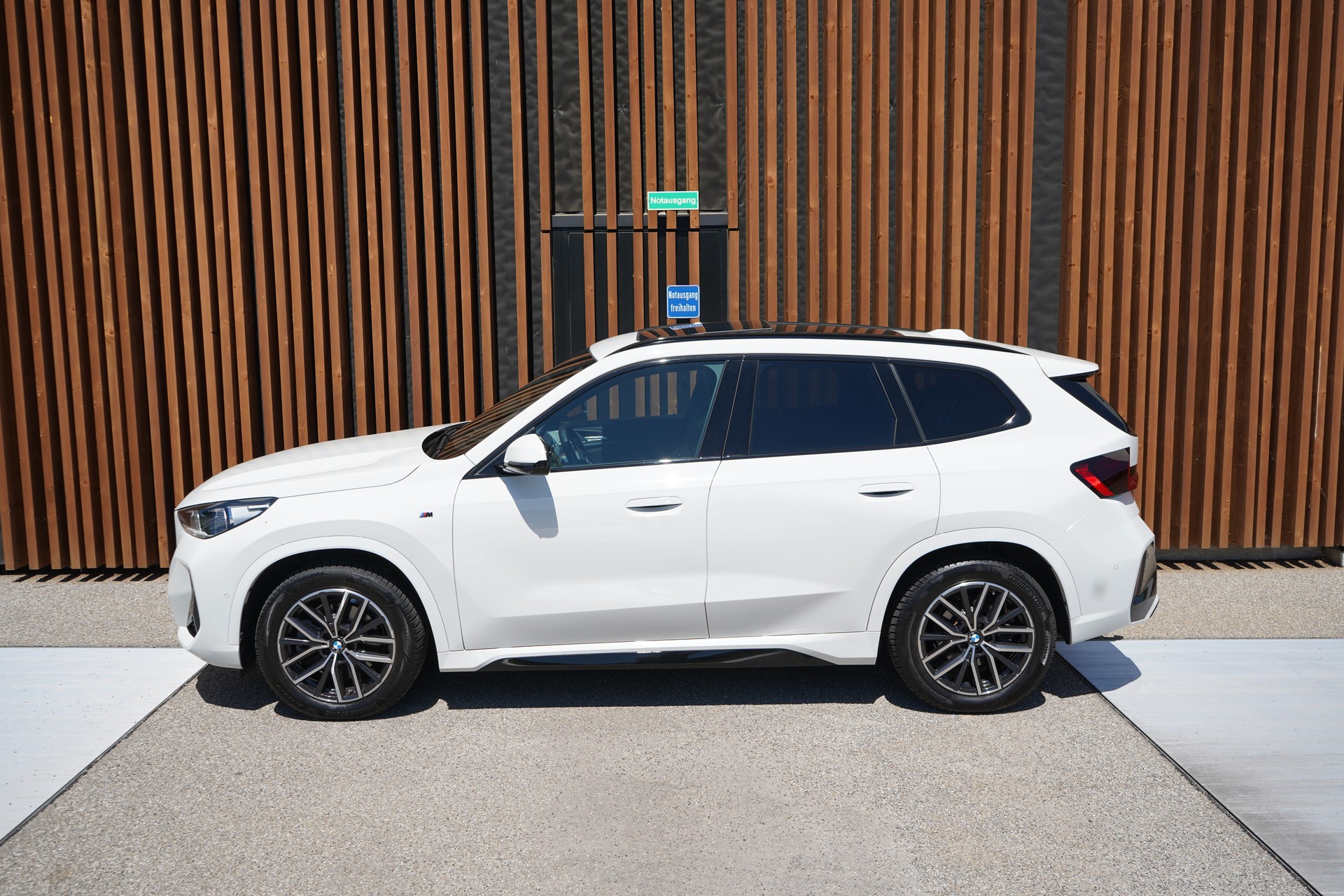BMW X1 xDRIVE 23d 48V M SPORT l 211 PS-image-5
