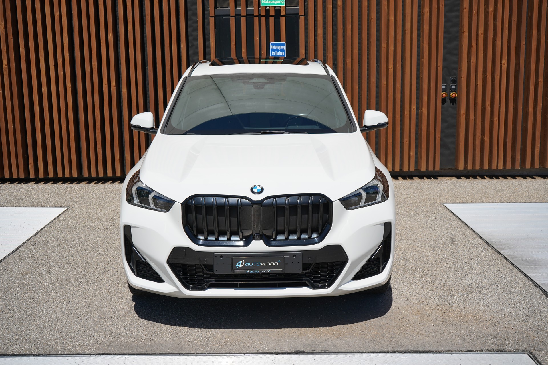 BMW X1 xDRIVE 23d 48V M SPORT l 211 PS-image-11