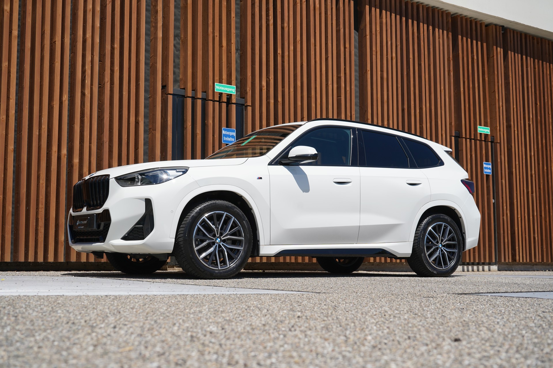 BMW X1 xDRIVE 23d 48V M SPORT l 211 PS-image-8