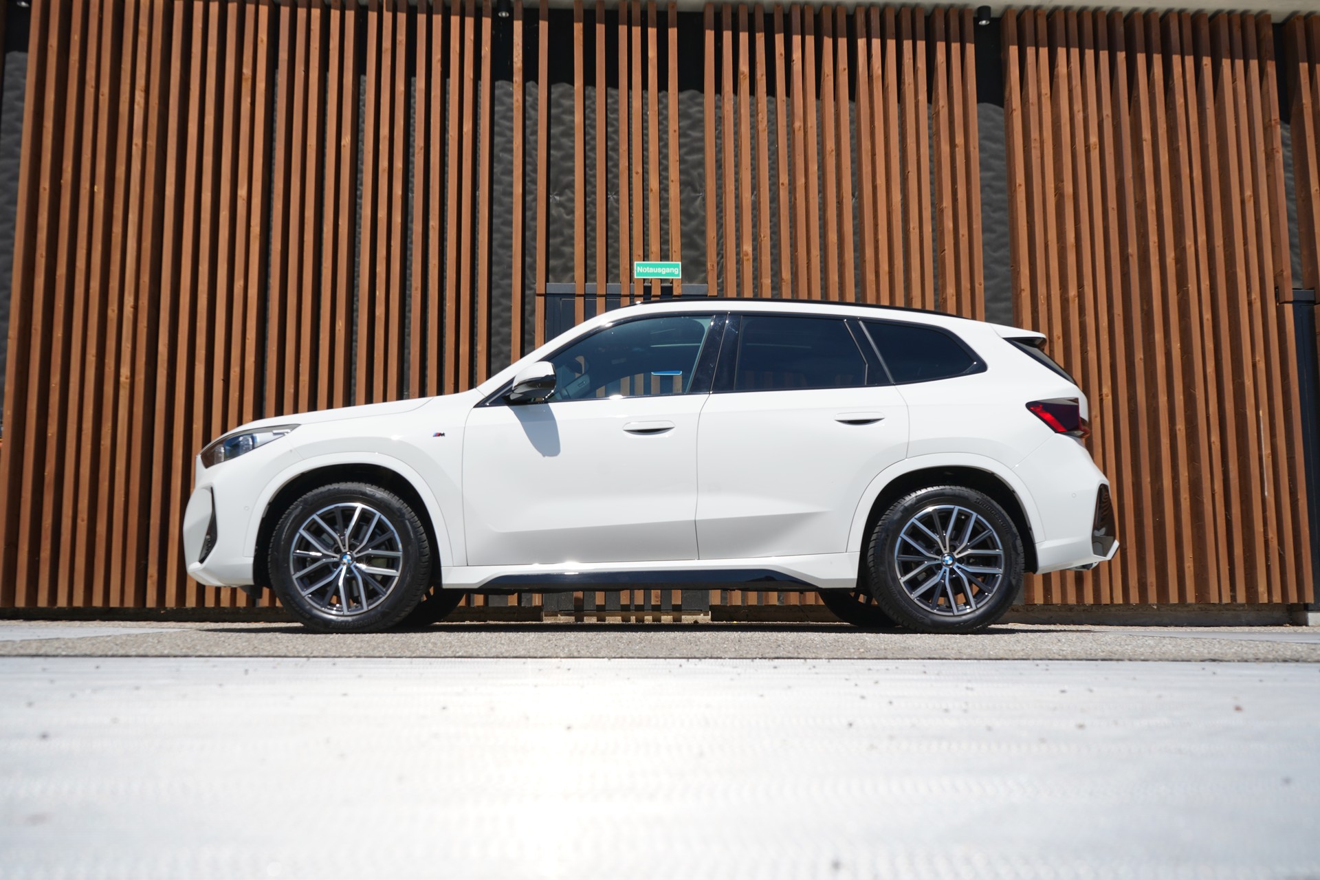 BMW X1 xDRIVE 23d 48V M SPORT l 211 PS-showroom-element-3