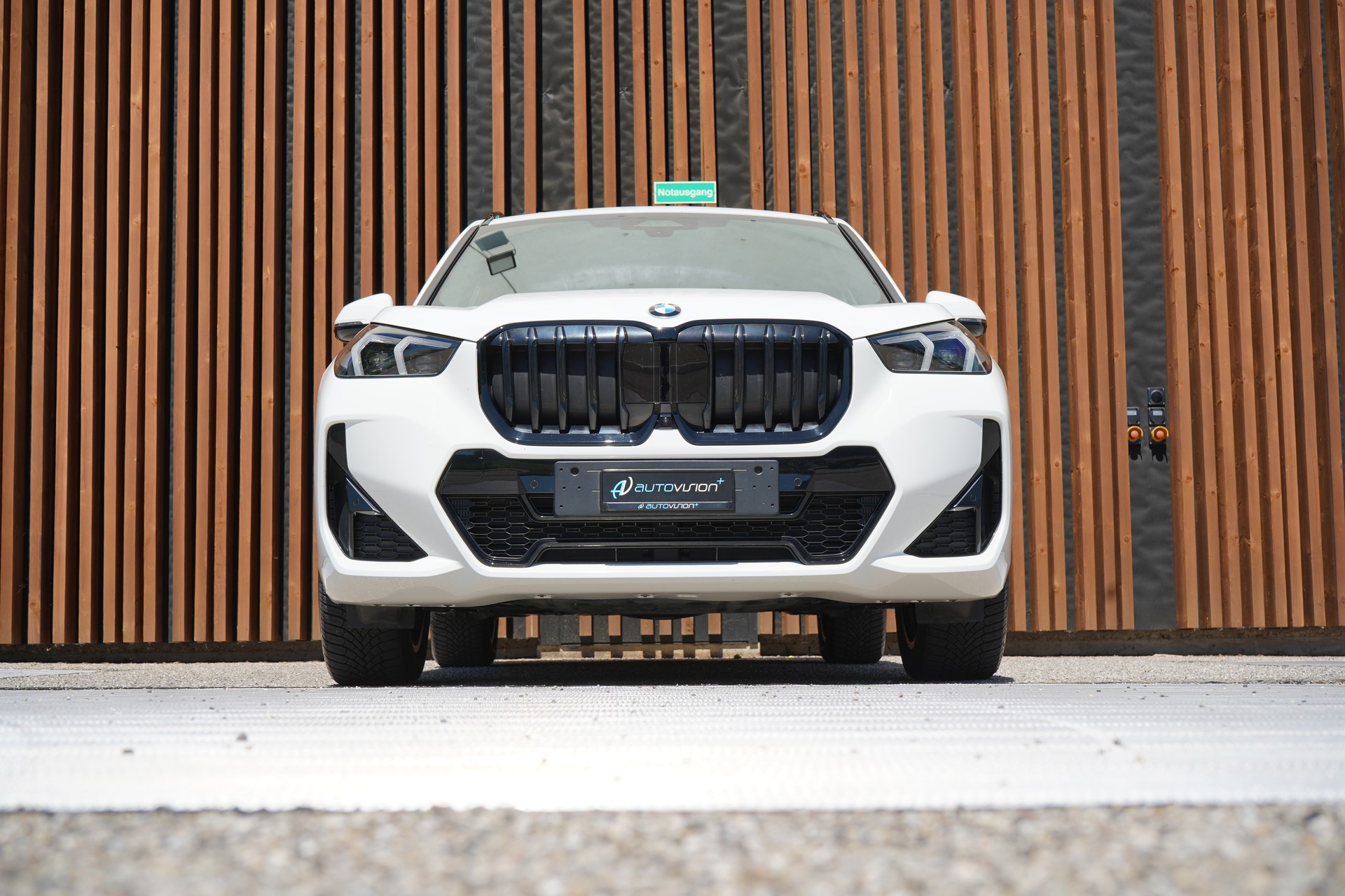 BMW X1 xDRIVE 23d 48V M SPORT l 211 PS-image-12