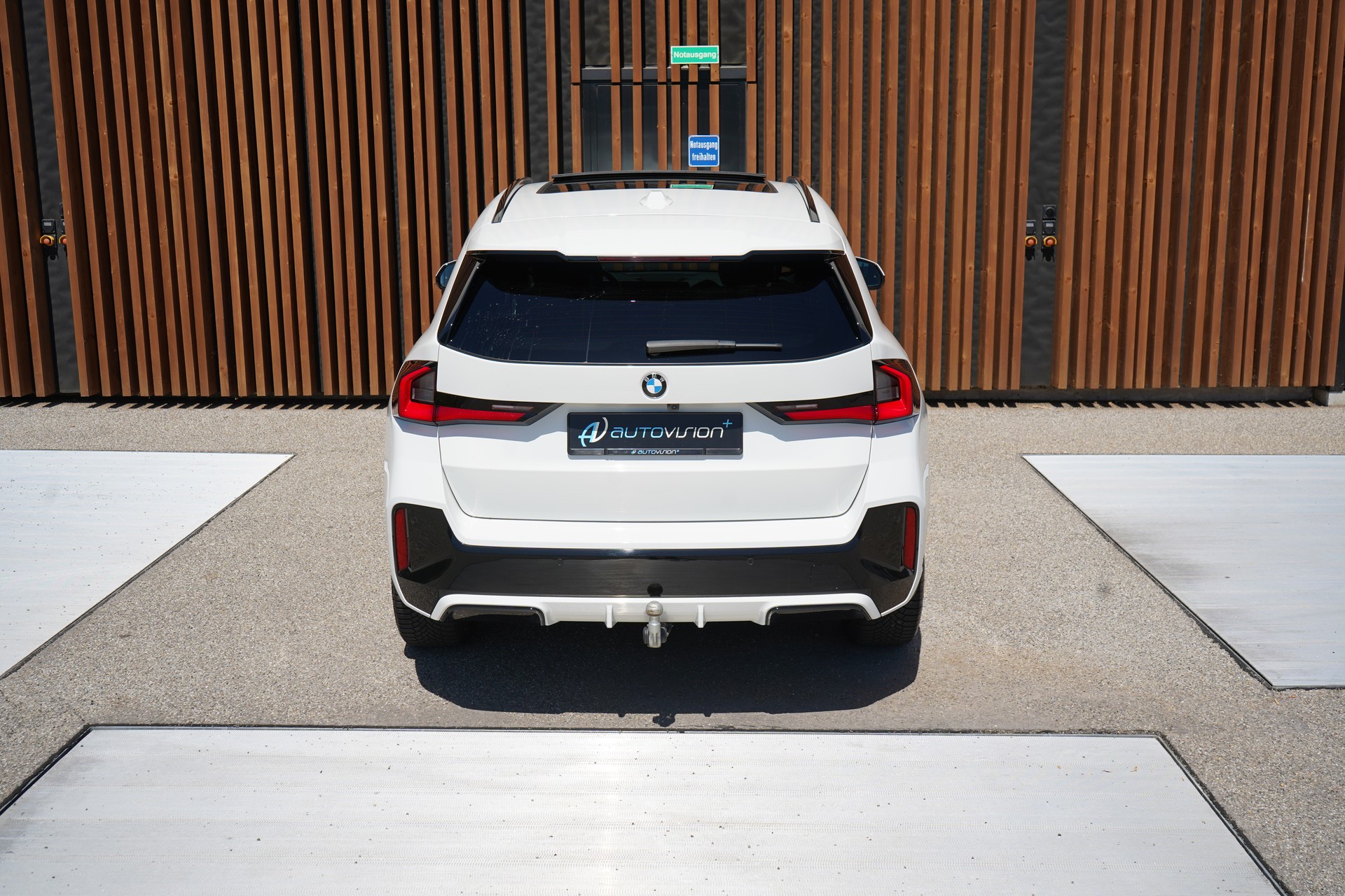 BMW X1 xDRIVE 23d 48V M SPORT l 211 PS-image-13