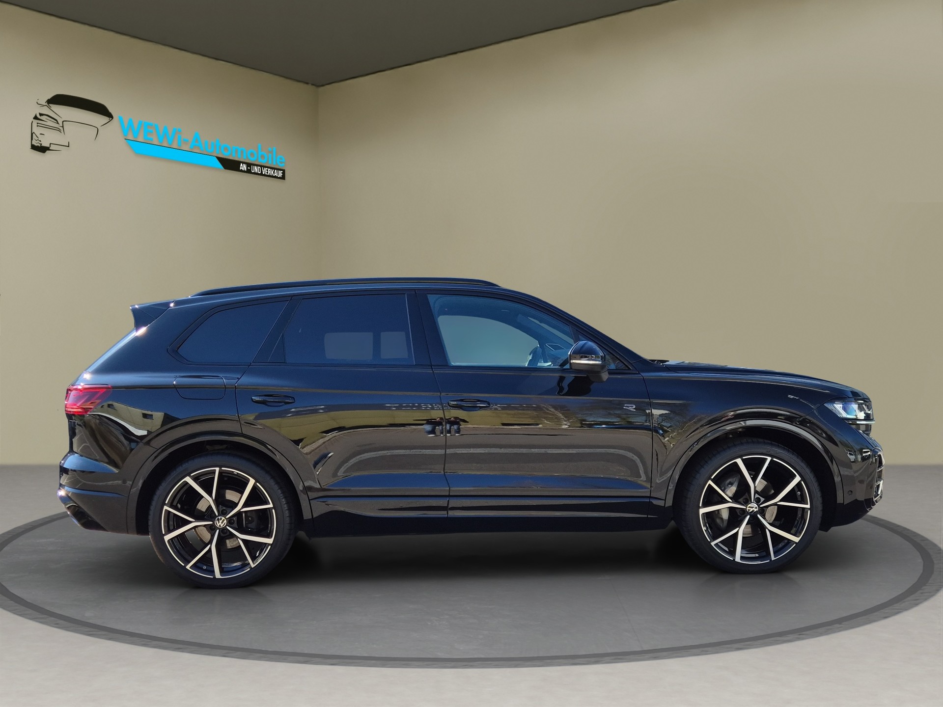 VW Touareg 3.0 TDI R-Line Tiptronic-image-5