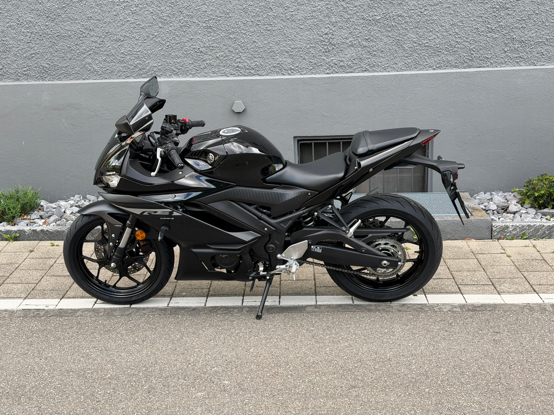 YAMAHA R3-image-8
