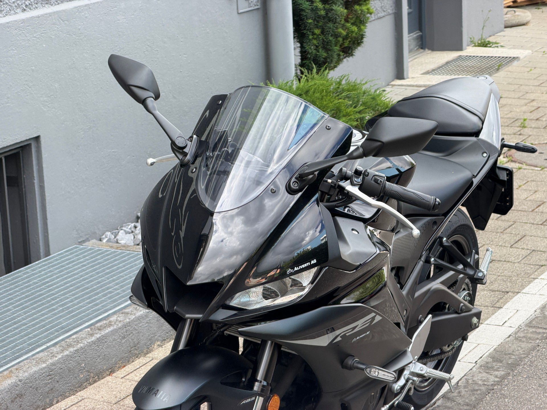 YAMAHA R3-image-4