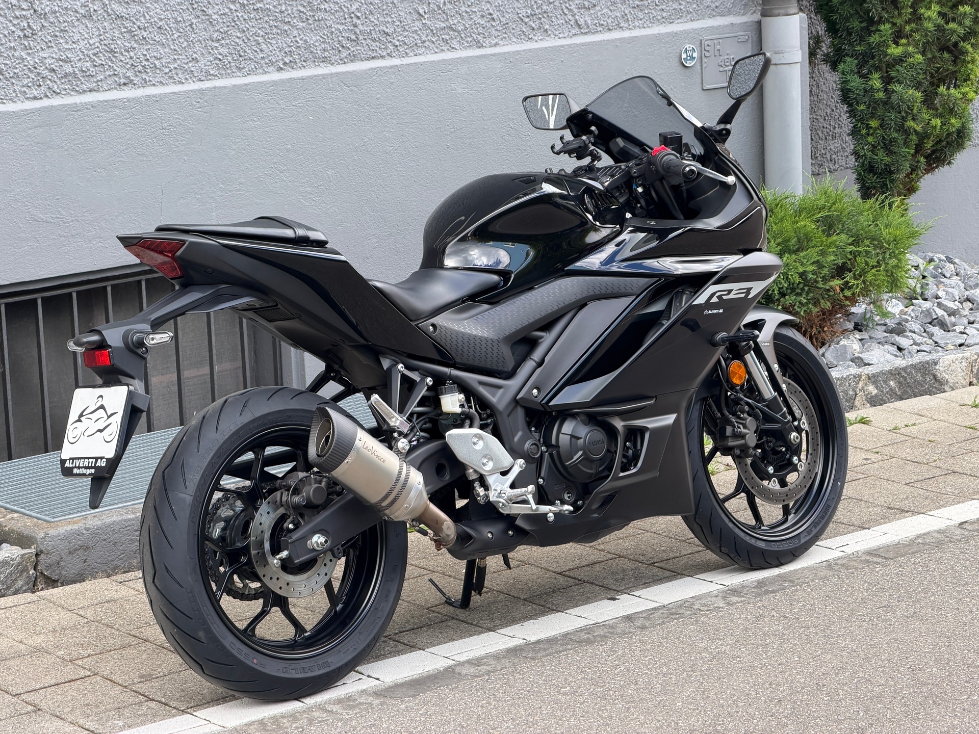 YAMAHA R3-image-13
