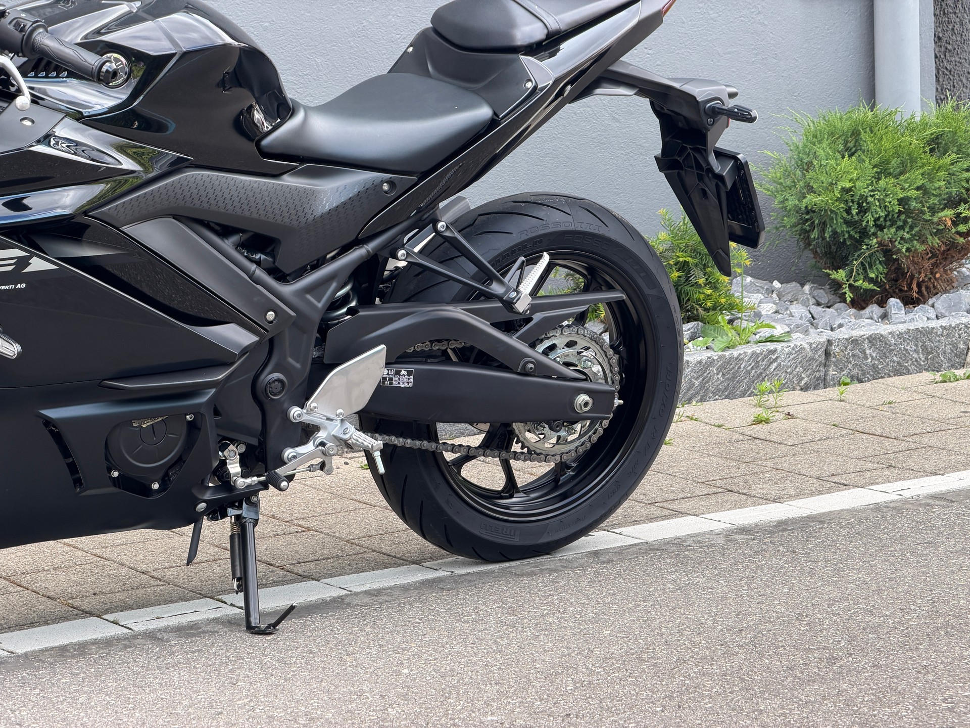 YAMAHA R3-image-2