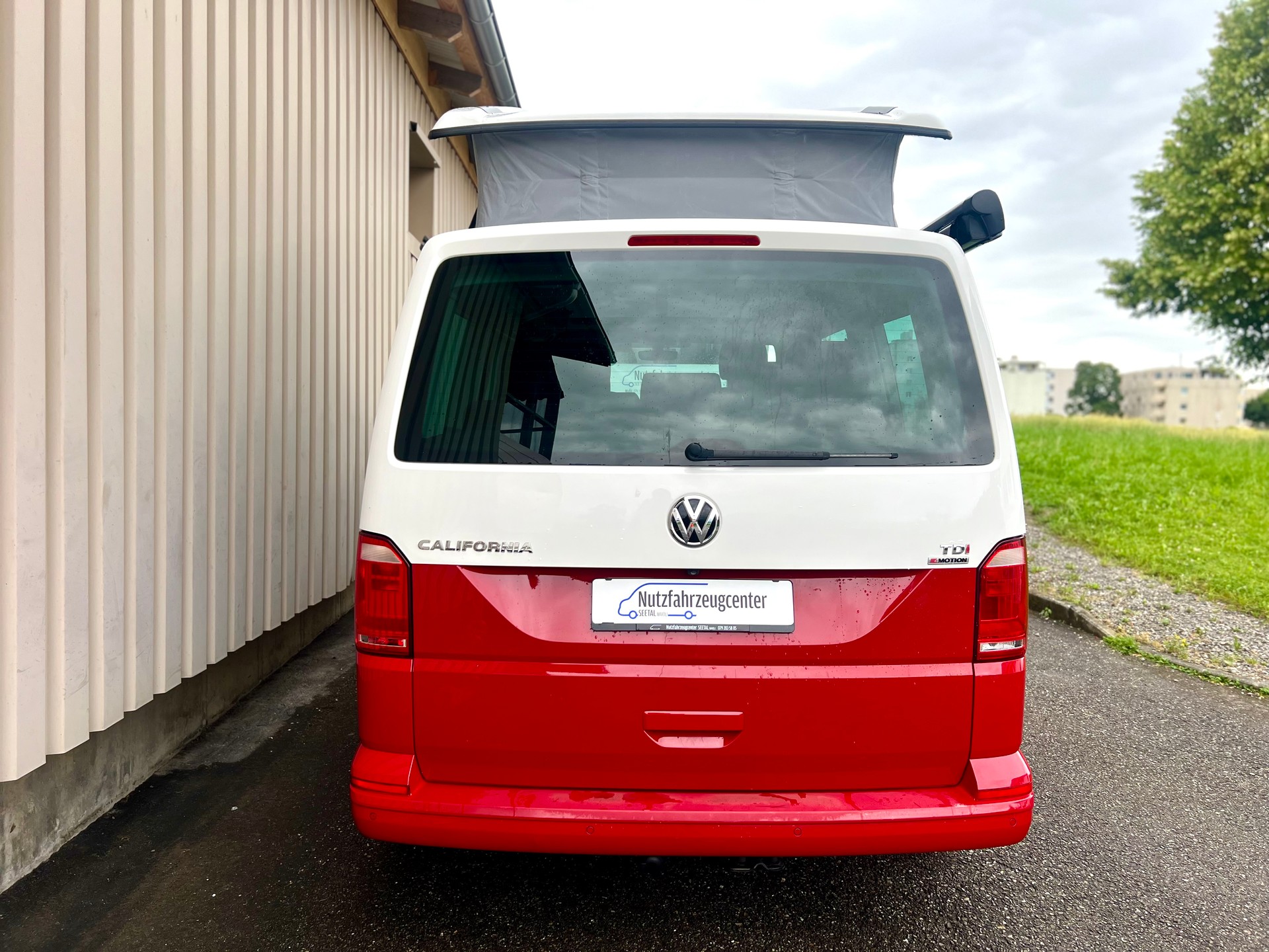 VW T6 California 2.0 TDI Beach Liberty 4Motion DSG by Nutzfahrzeugcenter Seetal-image-2