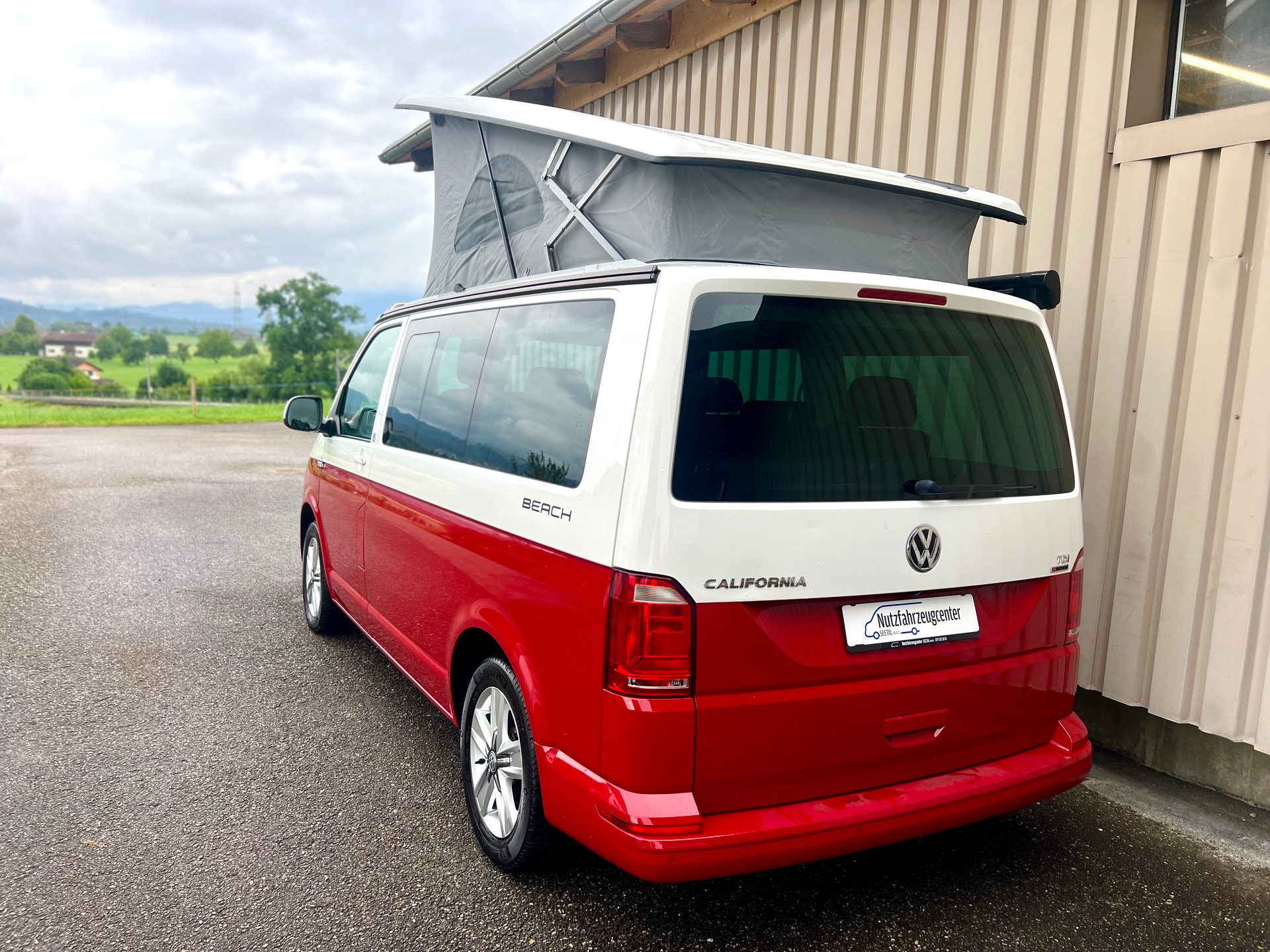 VW T6 California 2.0 TDI Beach Liberty 4Motion DSG by Nutzfahrzeugcenter Seetal-image-4