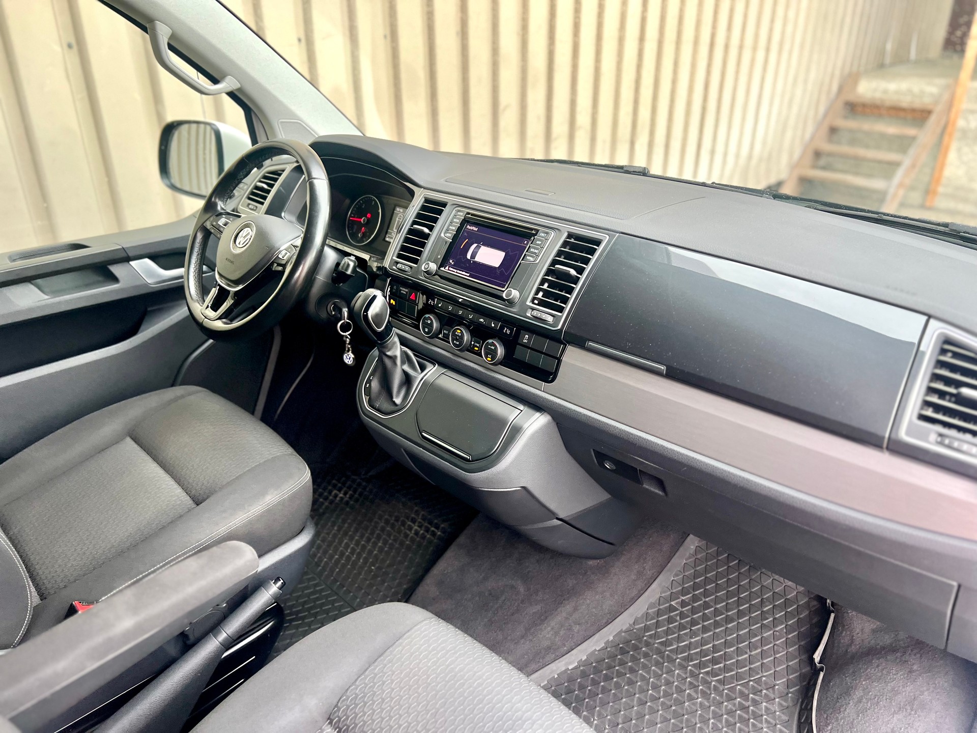 VW T6 California 2.0 TDI Beach Liberty 4Motion DSG by Nutzfahrzeugcenter Seetal-image-11