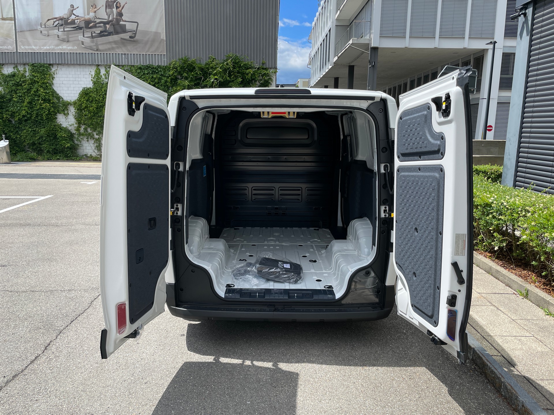 KIA PV5 Cargo 71.2 kWh Elite, mit Wärmepumpe mit 2-Schiebetüren-showroom-element-3