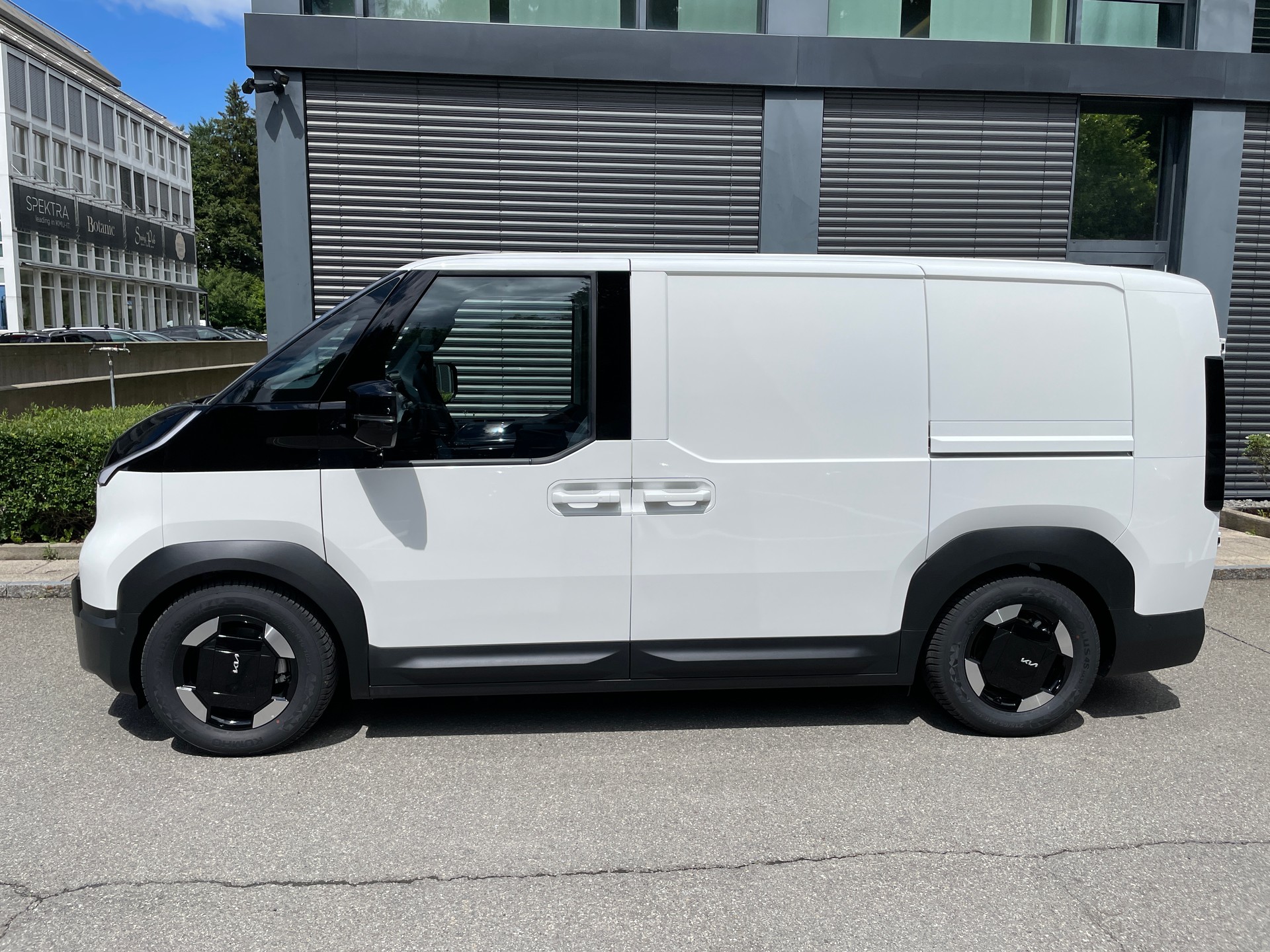 KIA PV5 Cargo 71.2 kWh Elite, mit Wärmepumpe mit 2-Schiebetüren-showroom-element-1