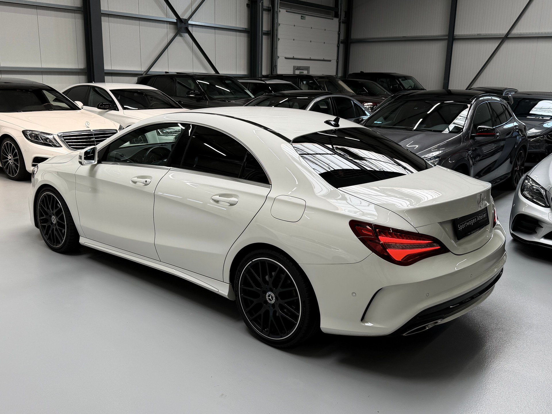 MERCEDES-BENZ CLA 180 AMG Line 7G-DCT-showroom-element-3
