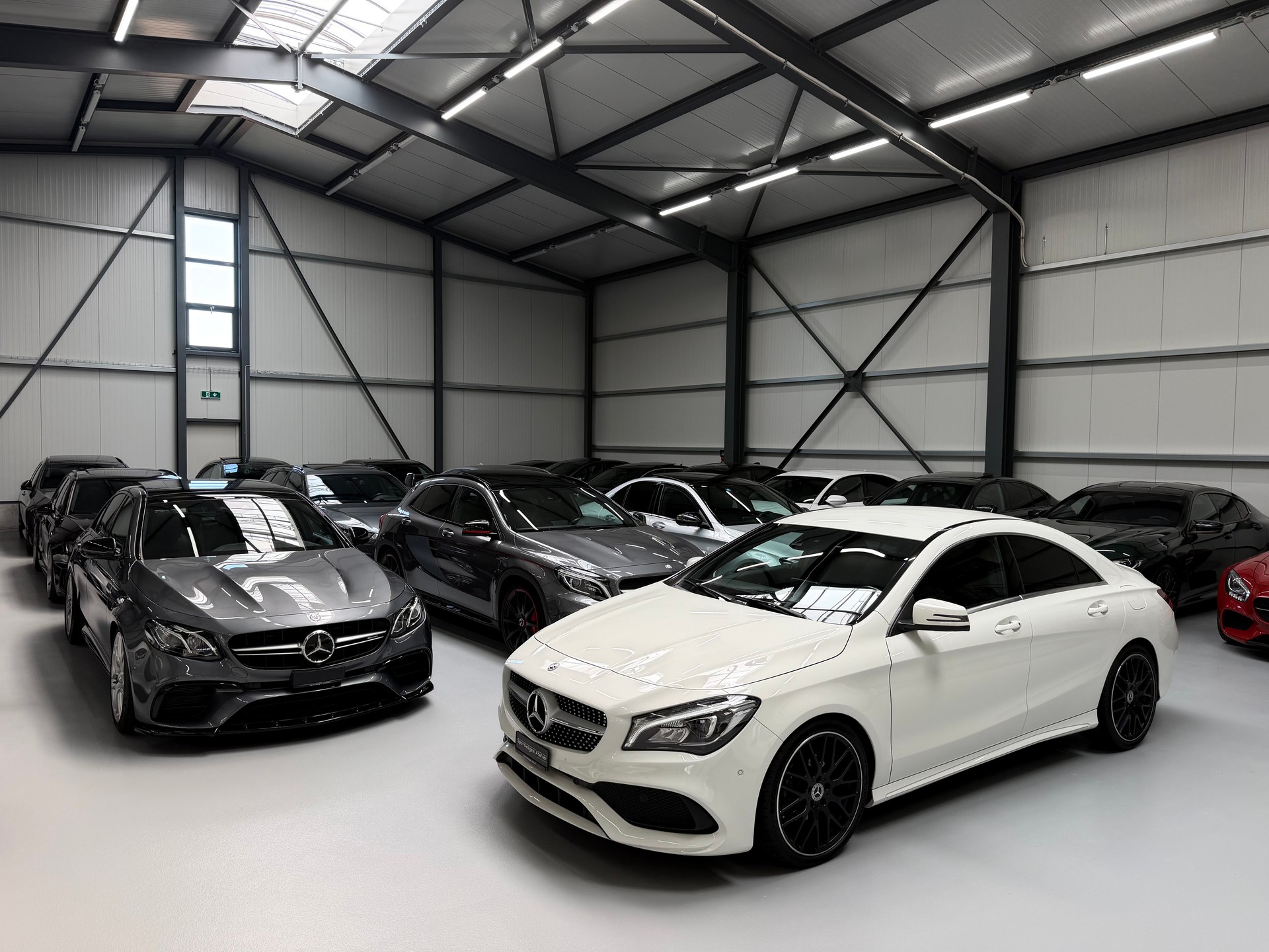 MERCEDES-BENZ CLA 180 AMG Line 7G-DCT-showroom-element-2