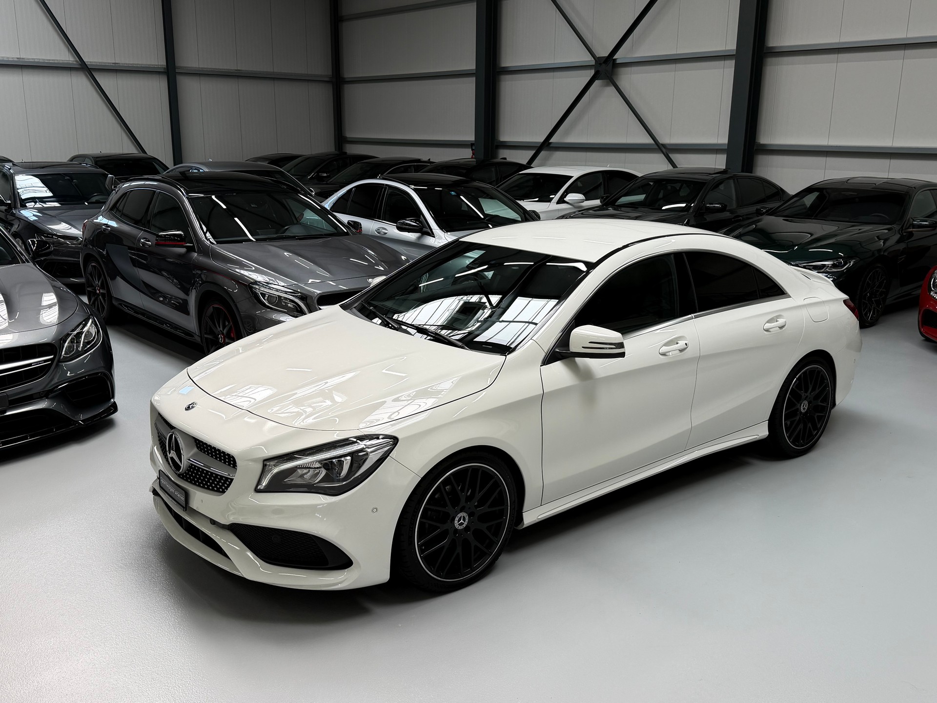 MERCEDES-BENZ CLA 180 AMG Line 7G-DCT-showroom-element-1