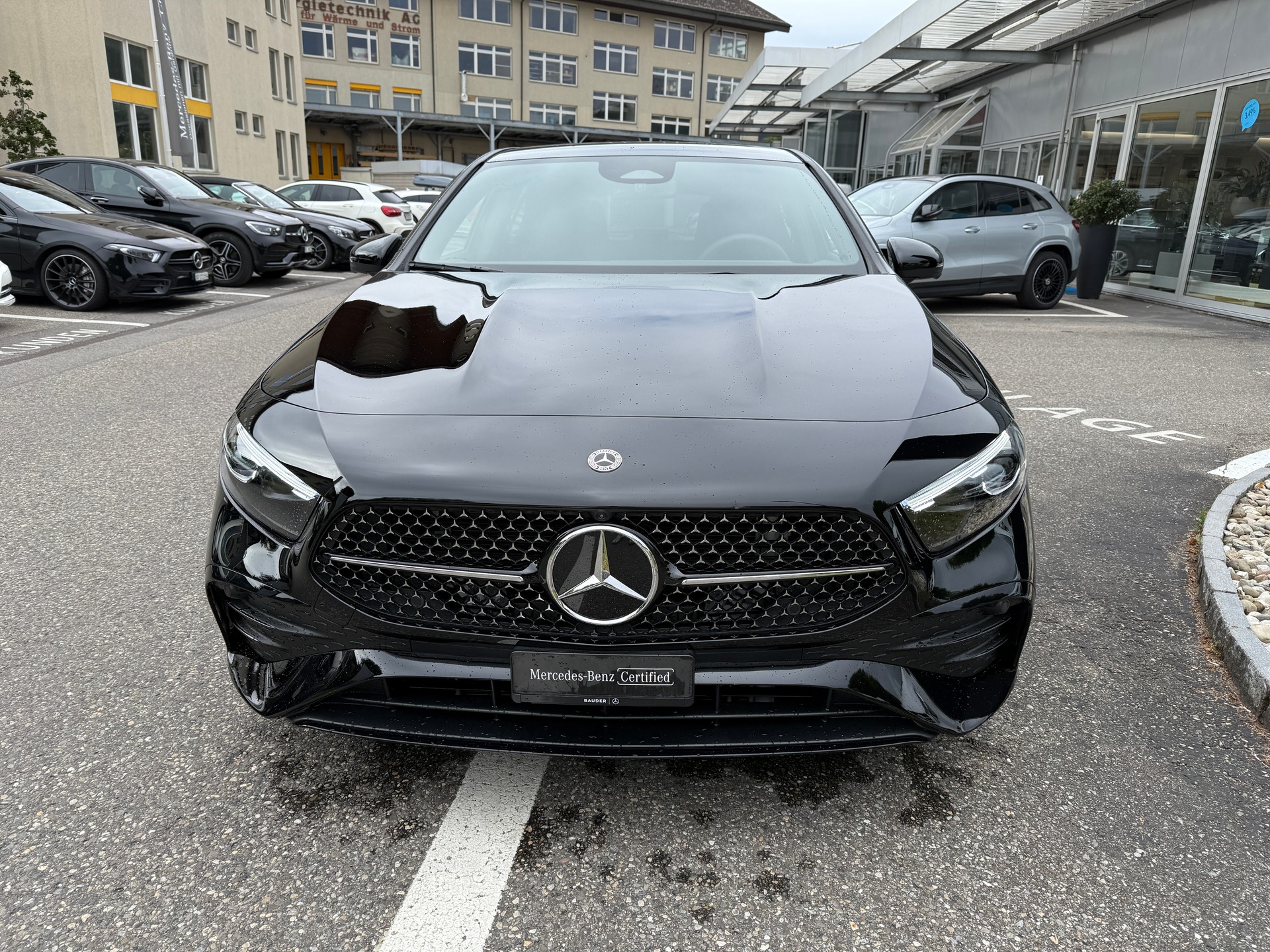 MERCEDES-BENZ A 200 AMG Line-showroom-element-1