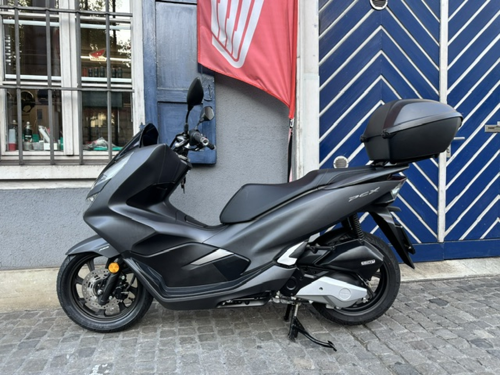 HONDA PCX 125 TOP Occasion mit wenig Kilometer-image-2