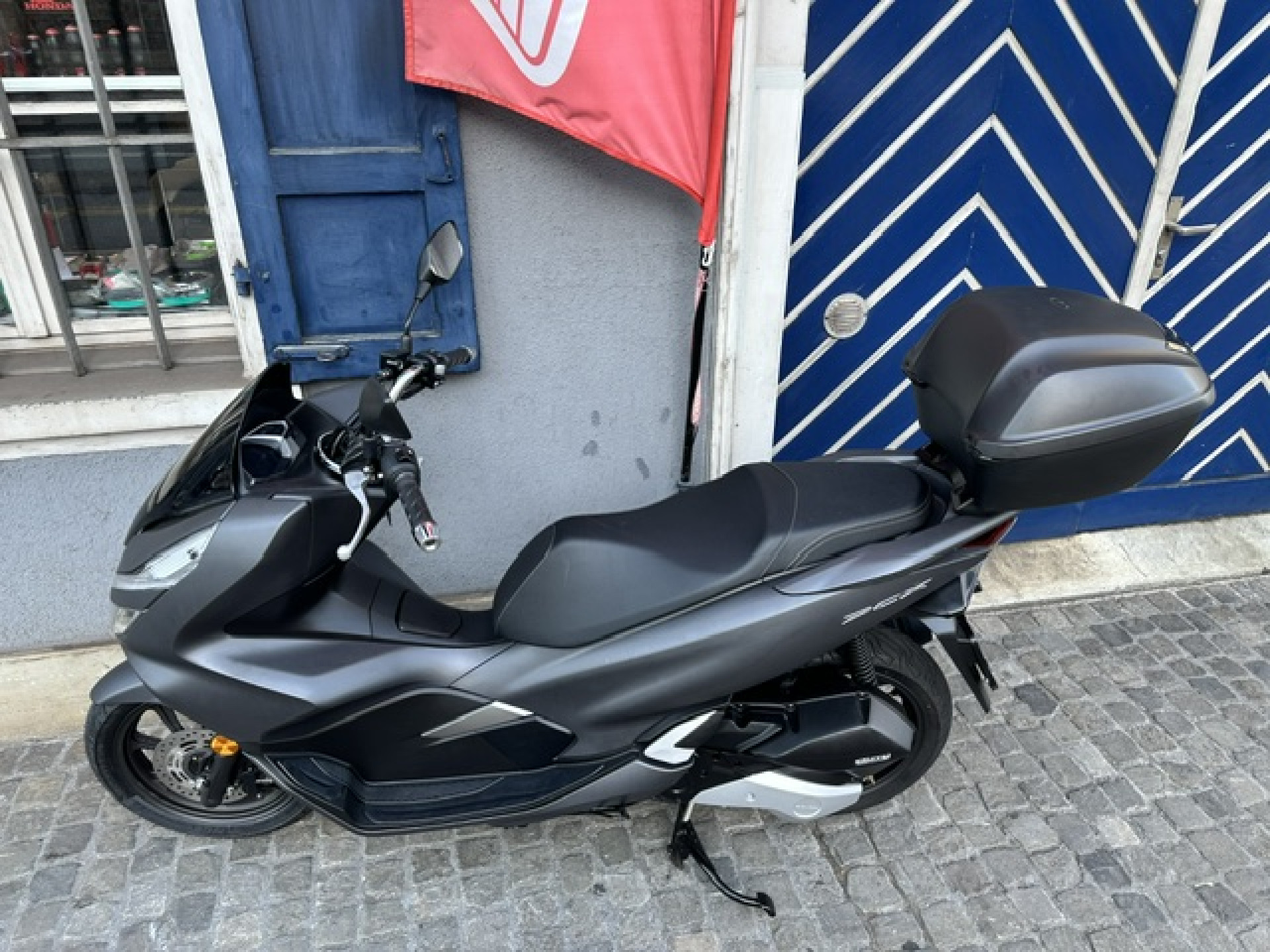 HONDA PCX 125 TOP Occasion mit wenig Kilometer-image-4