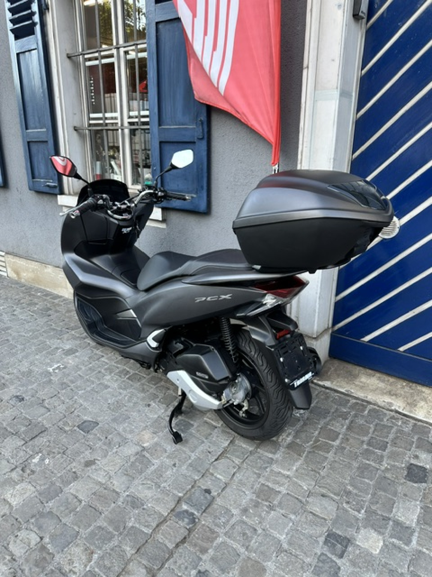 HONDA PCX 125 TOP Occasion mit wenig Kilometer-image-3