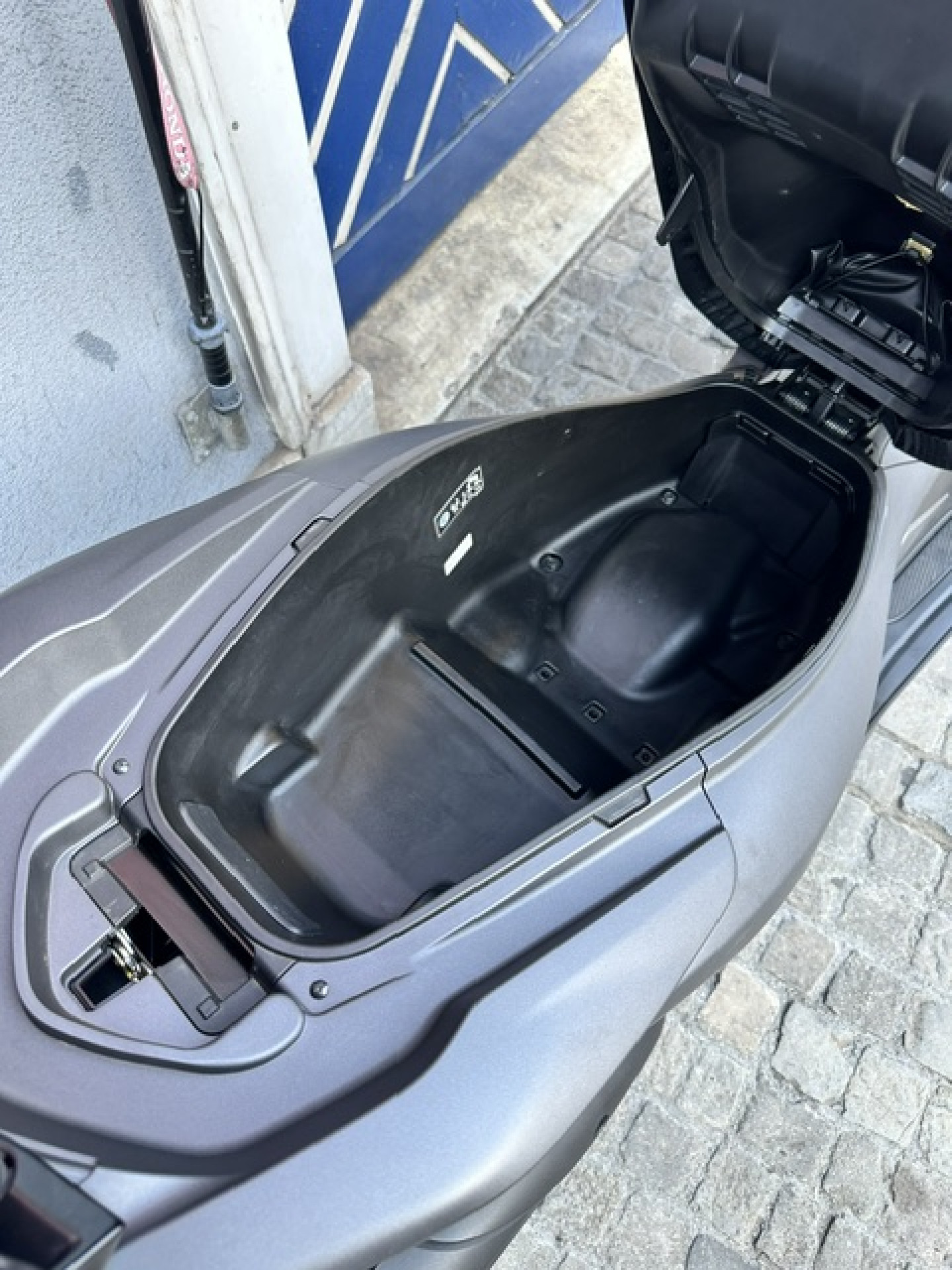HONDA PCX 125 TOP Occasion mit wenig Kilometer-image-6