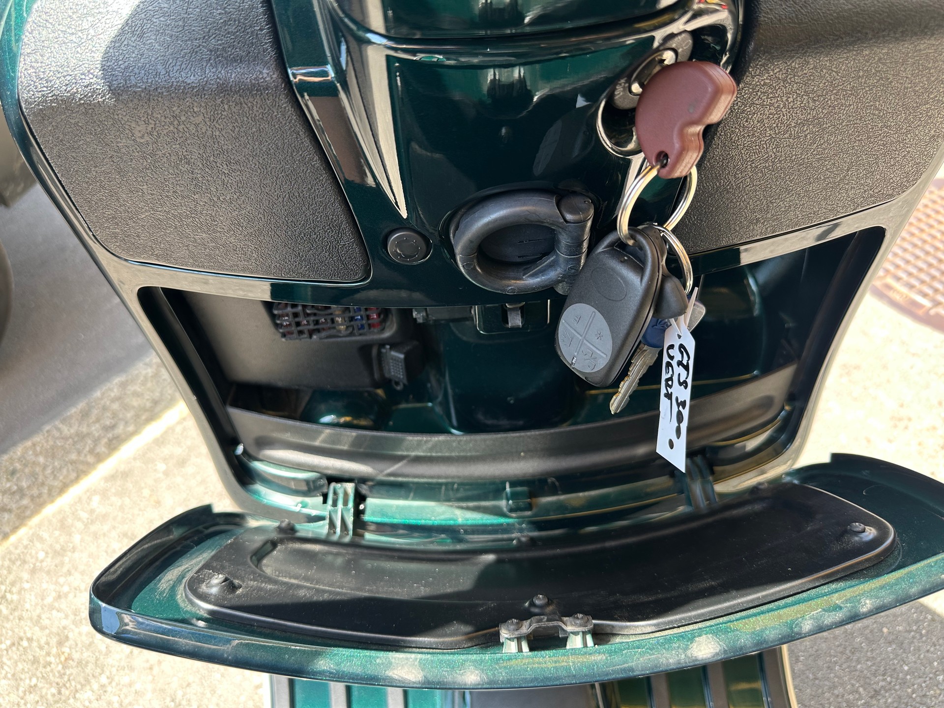 PIAGGIO Vespa GTS 300 HPE Super Tech ABS/ASR-image-4