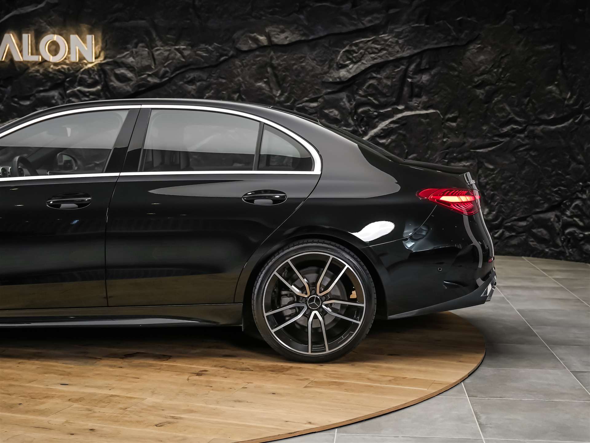 MERCEDES-BENZ C 300 d AMG Line *20" Felgen*Abstandsregler*AHK*-image-16