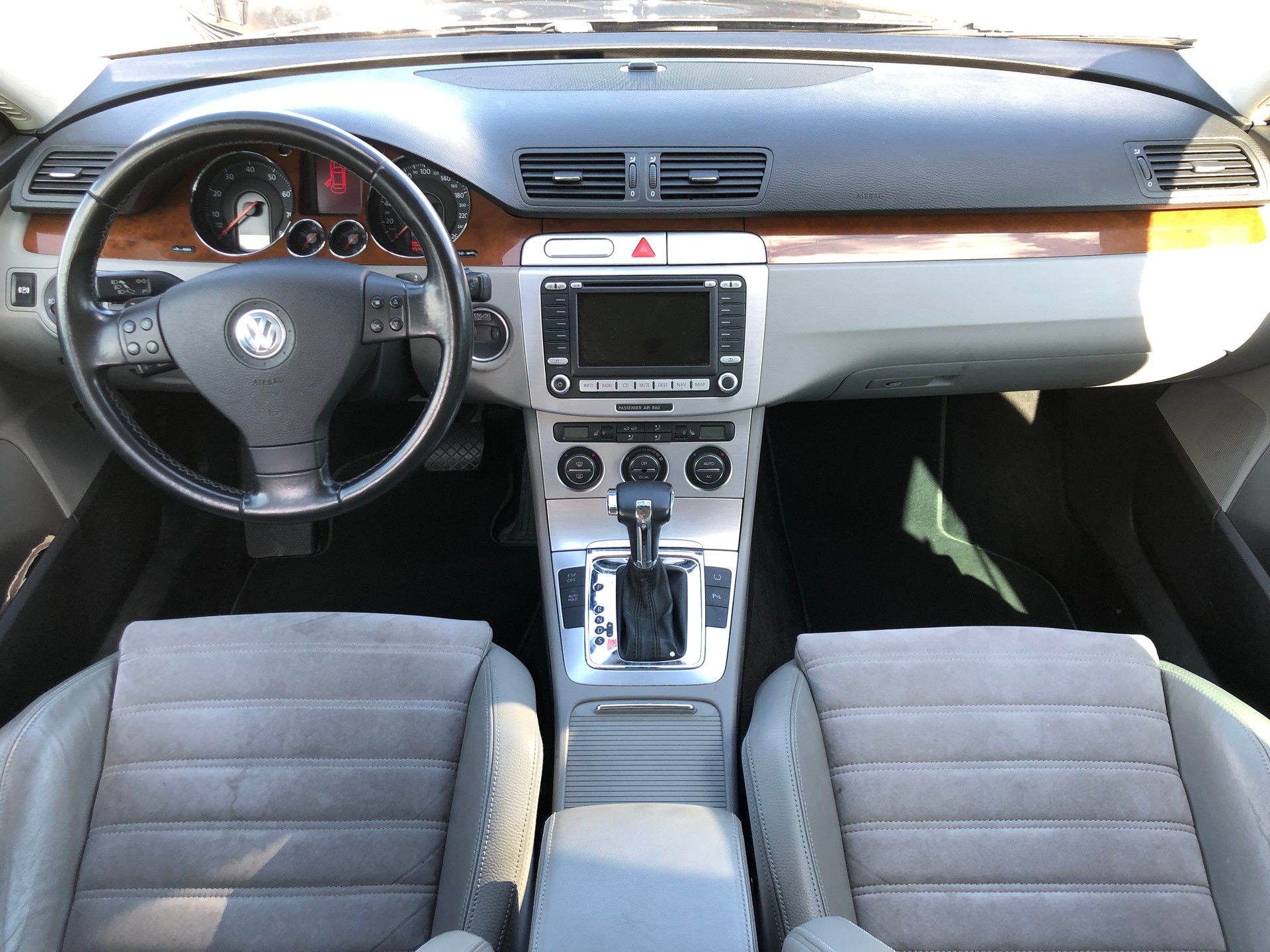 VW Passat Variant 3.2 V6 FSI Highline 4Motion-image-7