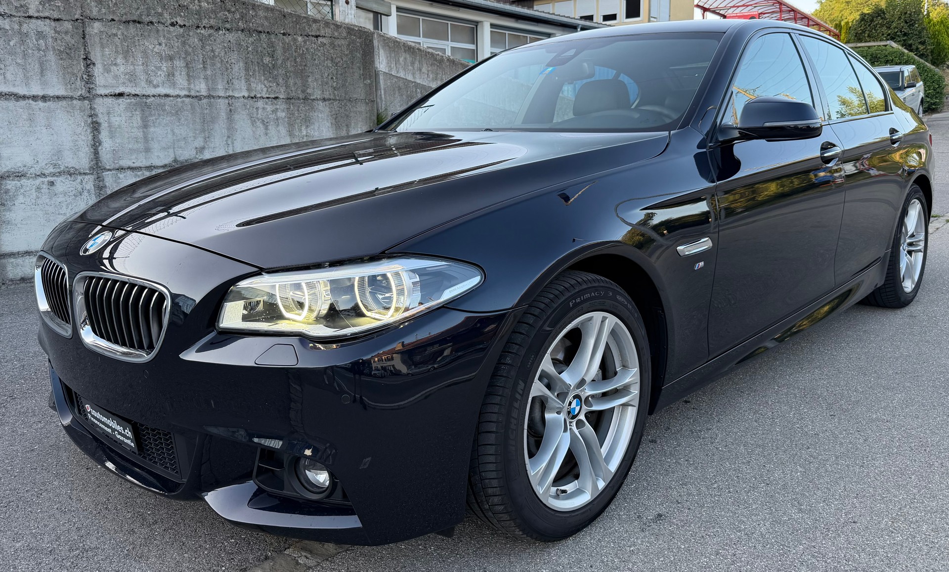 BMW 520d xDrive Pack M-showroom-element-2